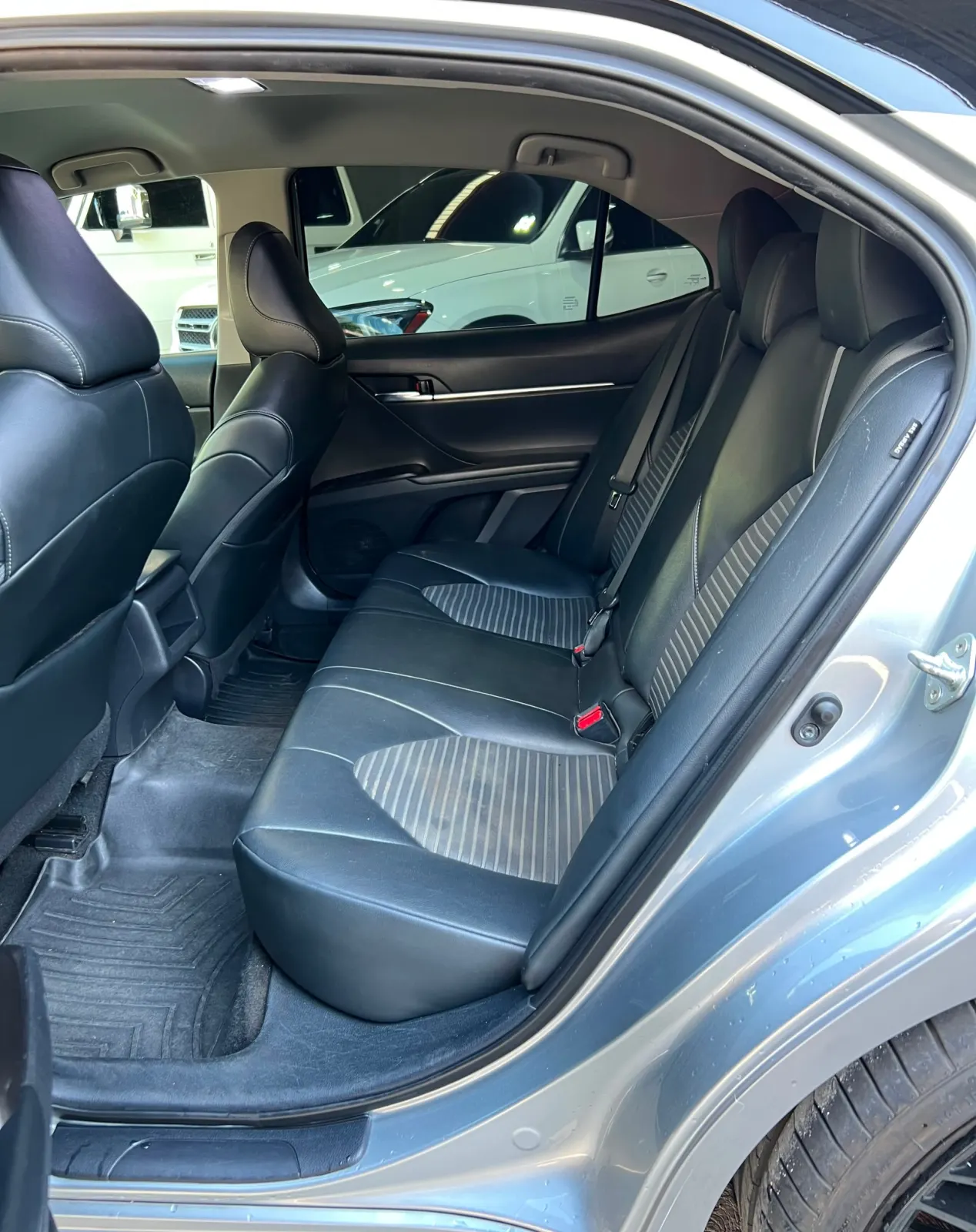 Toyota Camry SE 2021 — foto 3