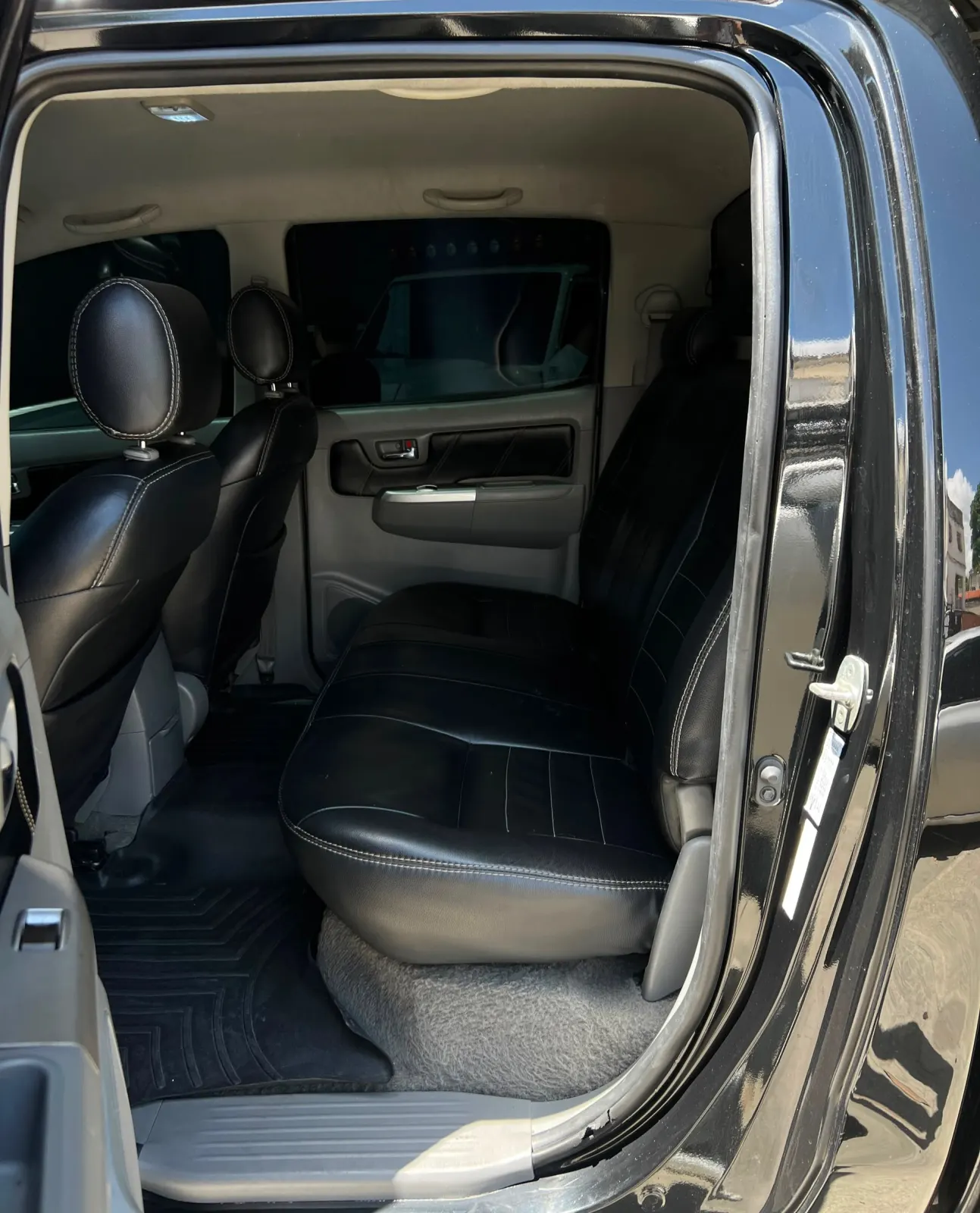 Toyota Hilux Kavak 2010 — foto 3