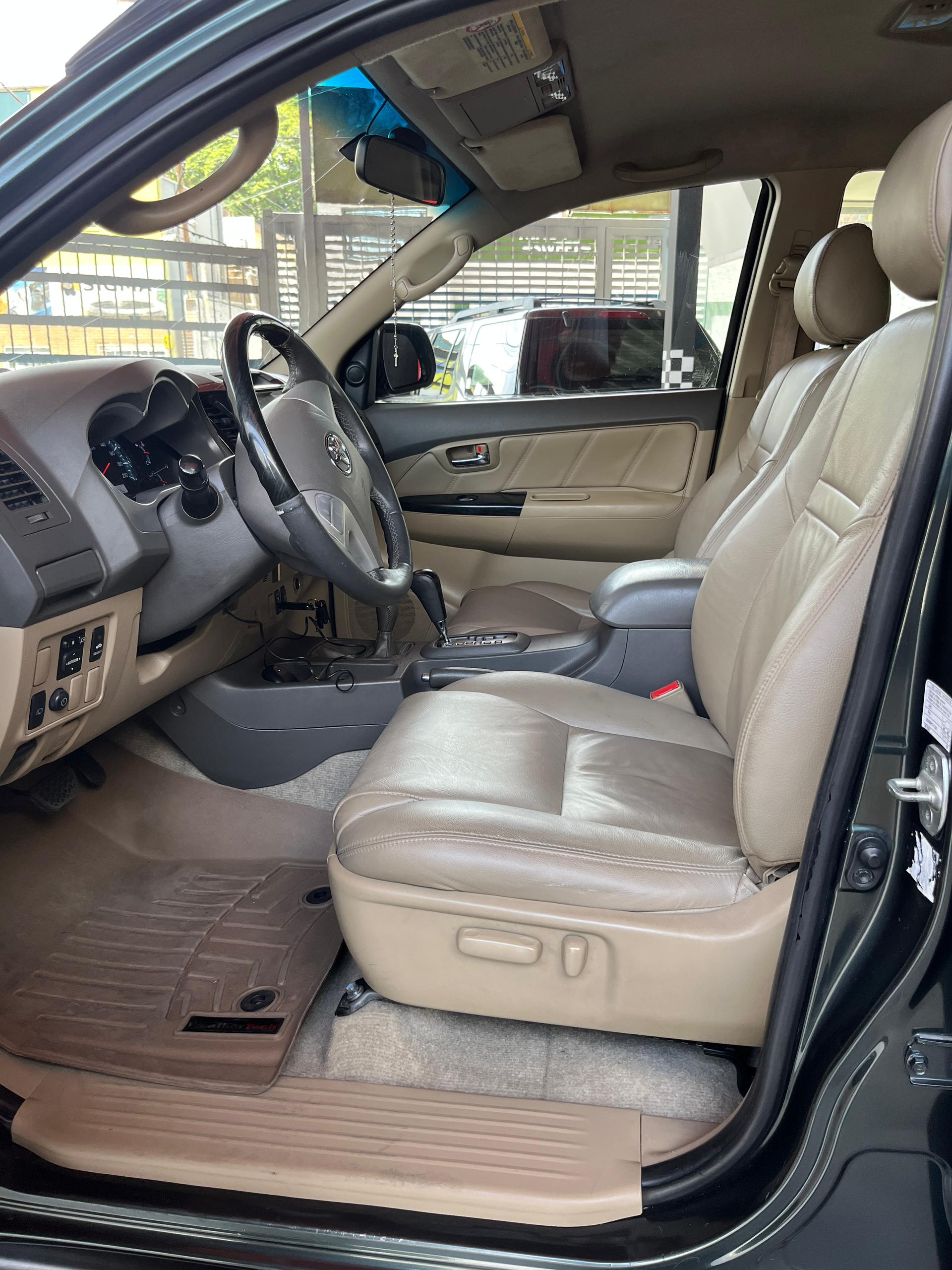 Toyota  Modelo: Fortuner SR Año: 2012