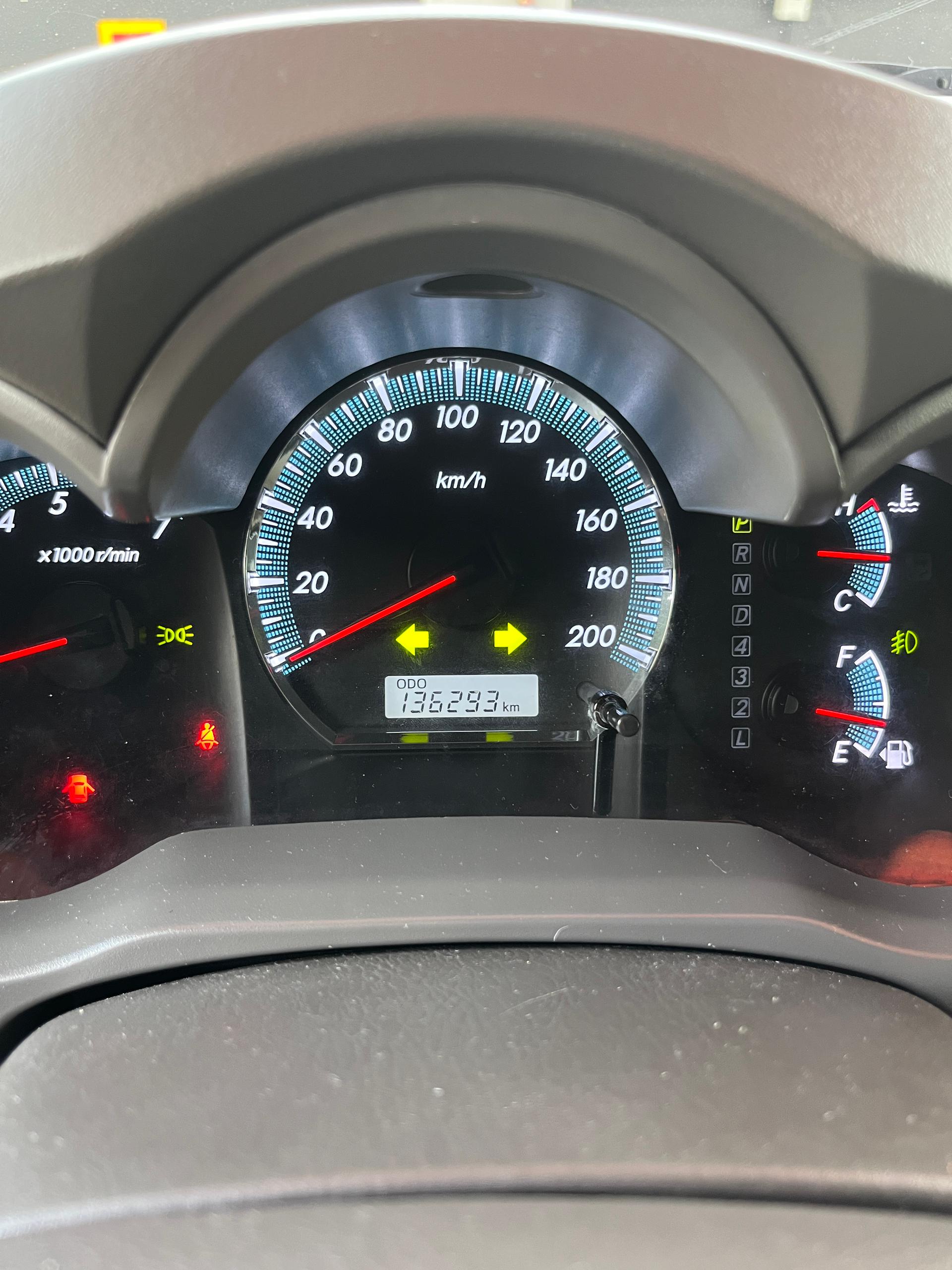 Toyota  Modelo: Fortuner SR Año: 2012