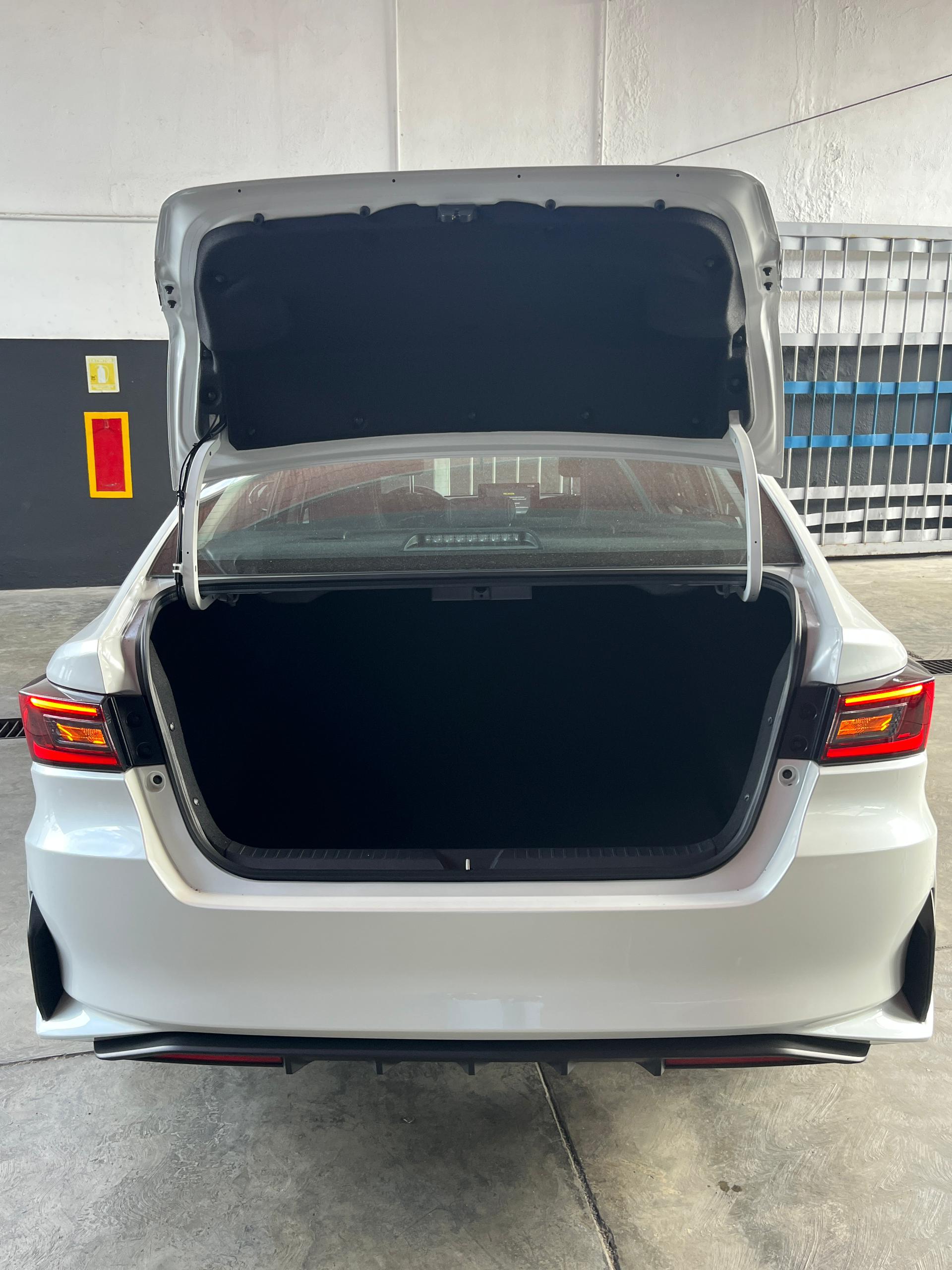 Privado: Toyota Modelo: Yaris E Año: 2026