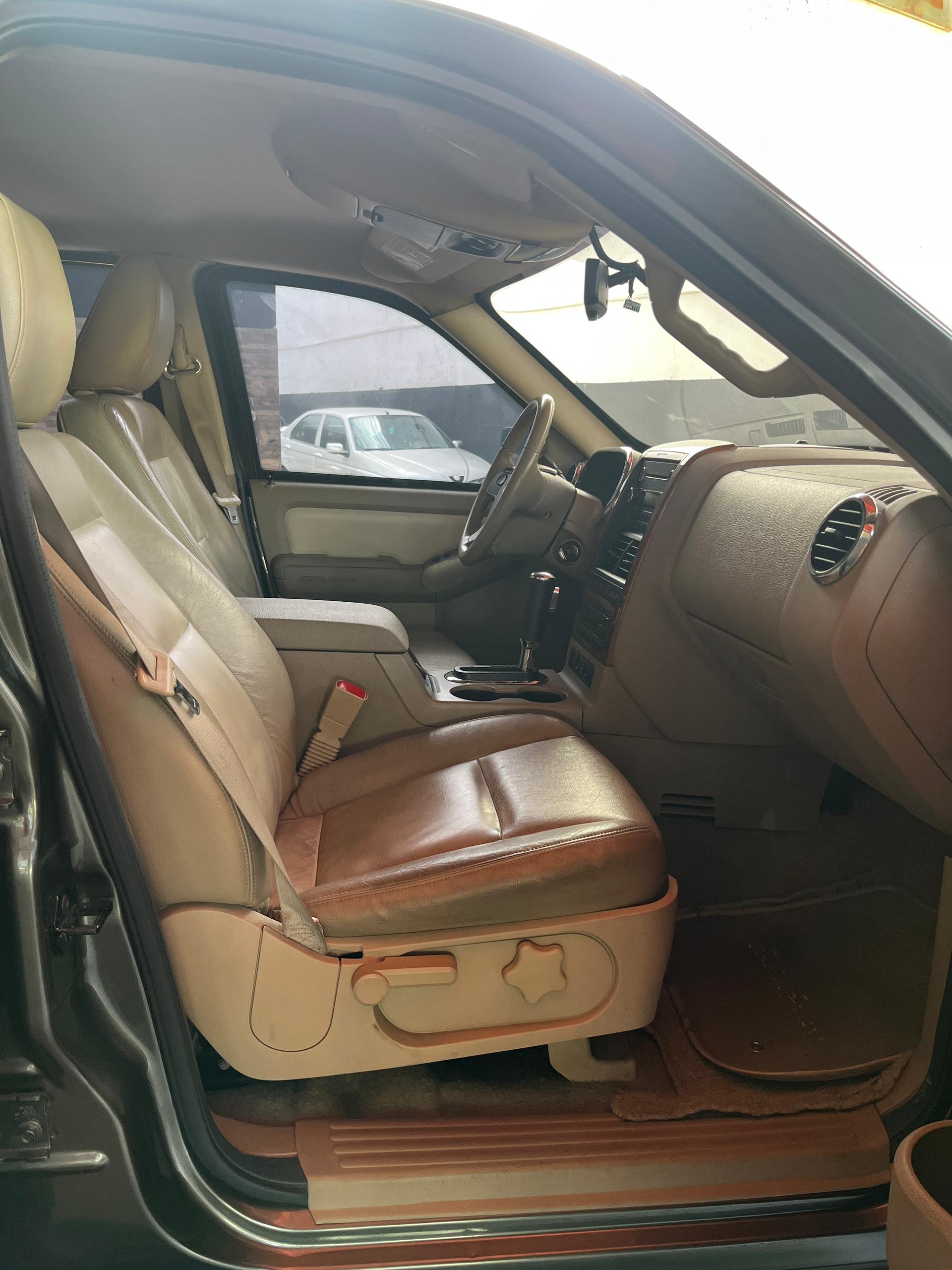 Marca: Ford  Modelo: Explorer Eddie Bauer Año: 2009