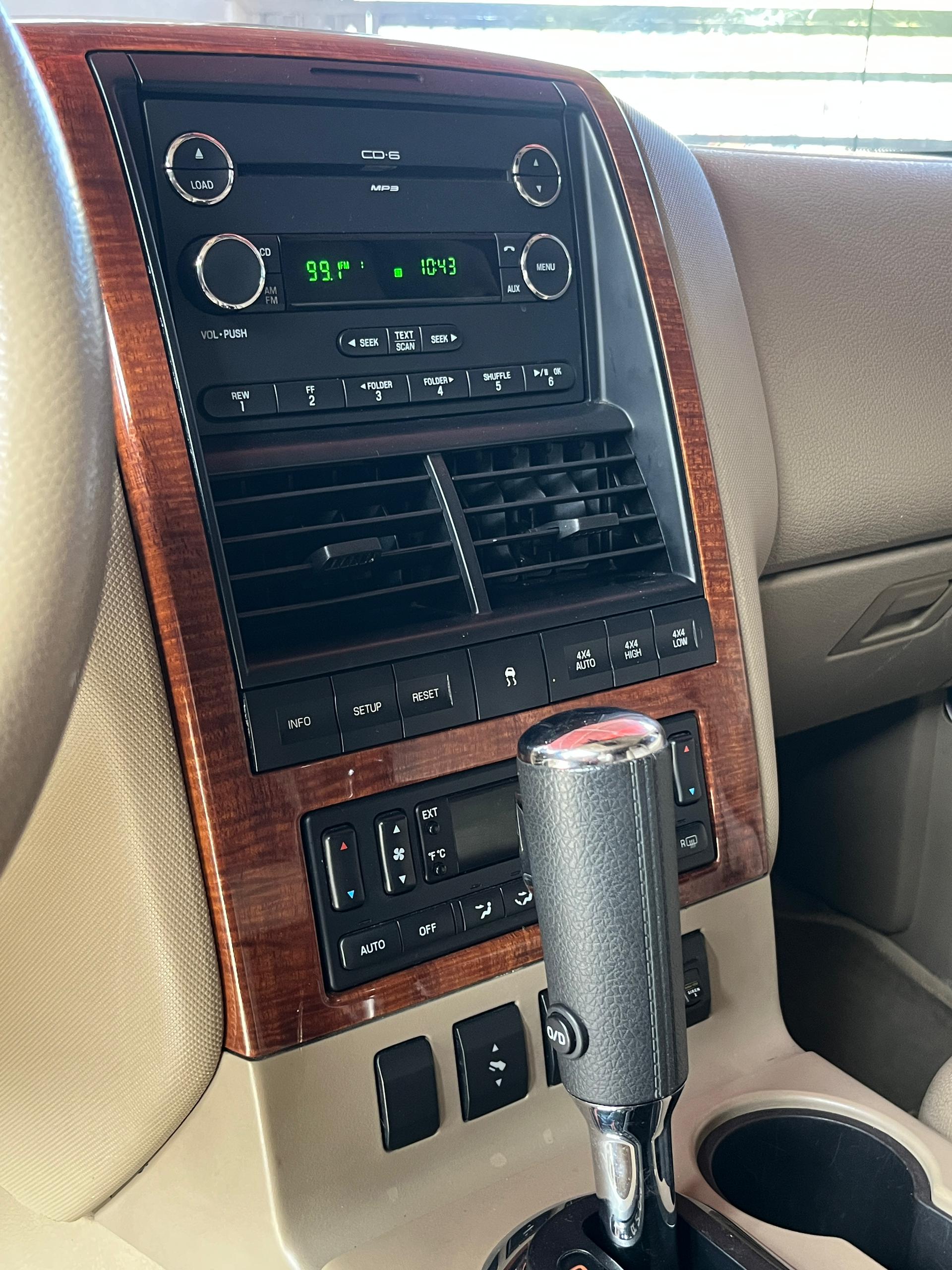 Marca: Ford  Modelo: Explorer Eddie Bauer Año: 2009