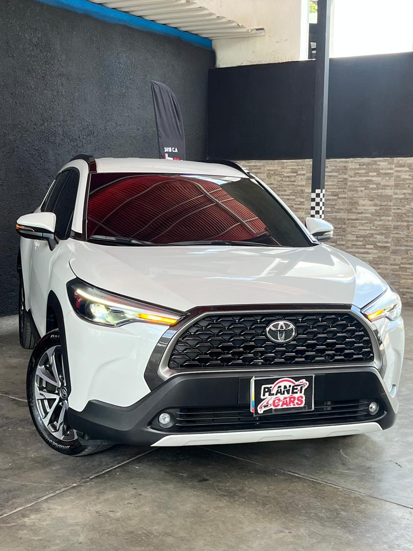 Toyota  Modelo: Corolla Cross  Año: 2024