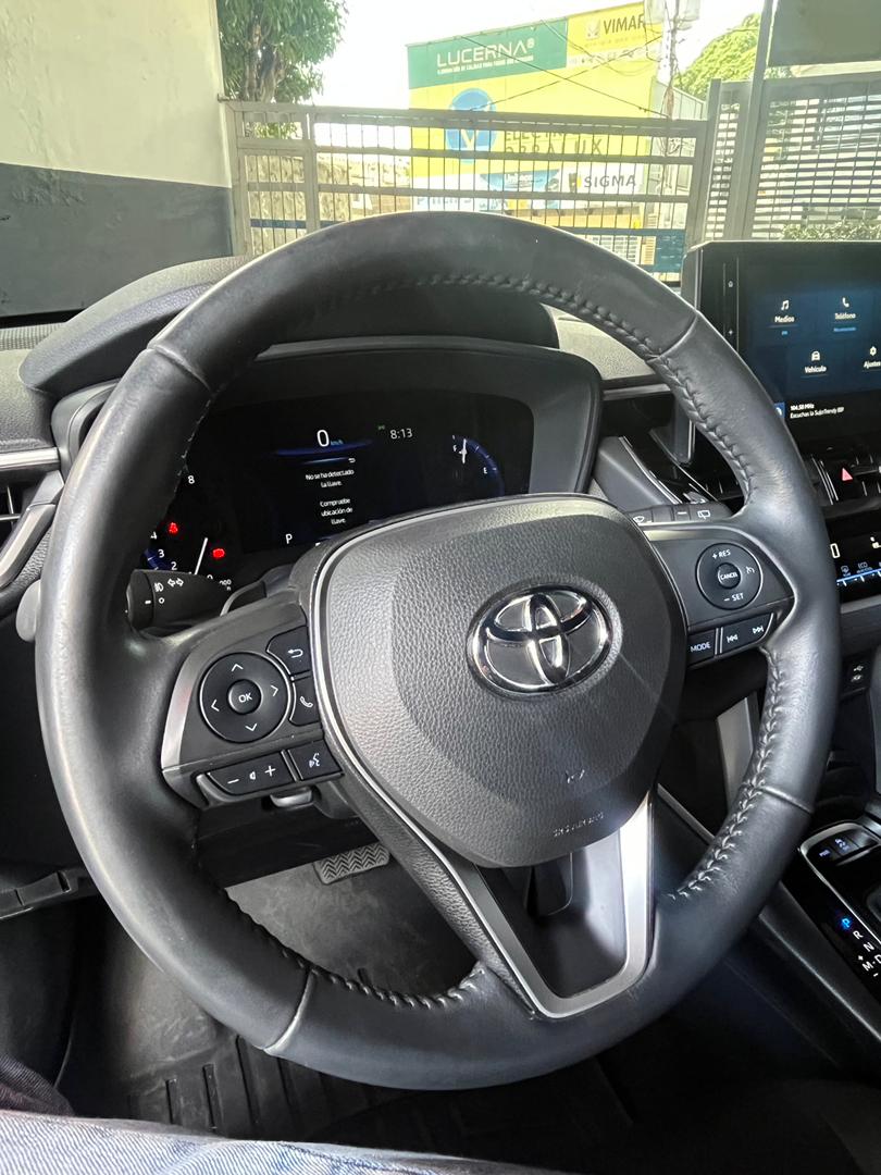 Toyota  Modelo: Corolla Cross  Año: 2024