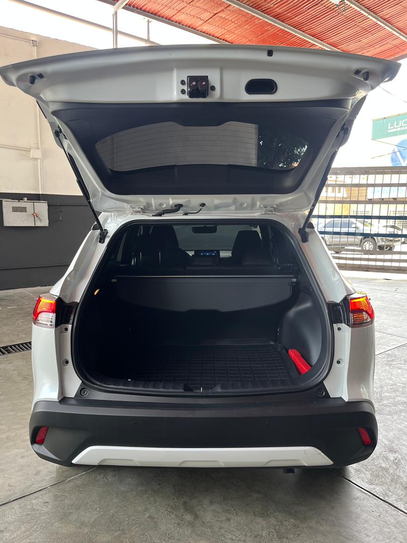 Toyota  Modelo: Corolla Cross  Año: 2024