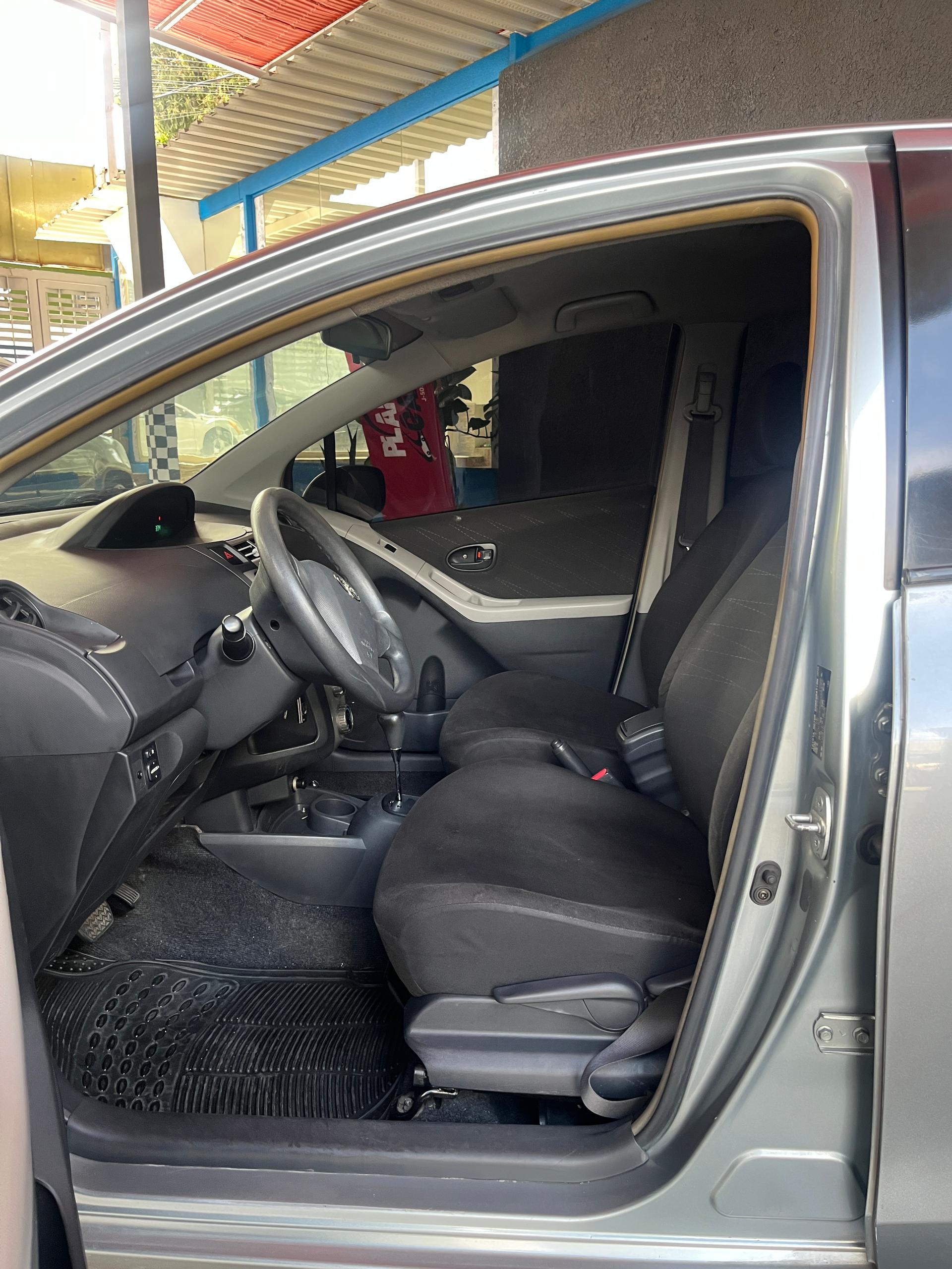 Toyota  Modelo: Yaris  Año: 2006