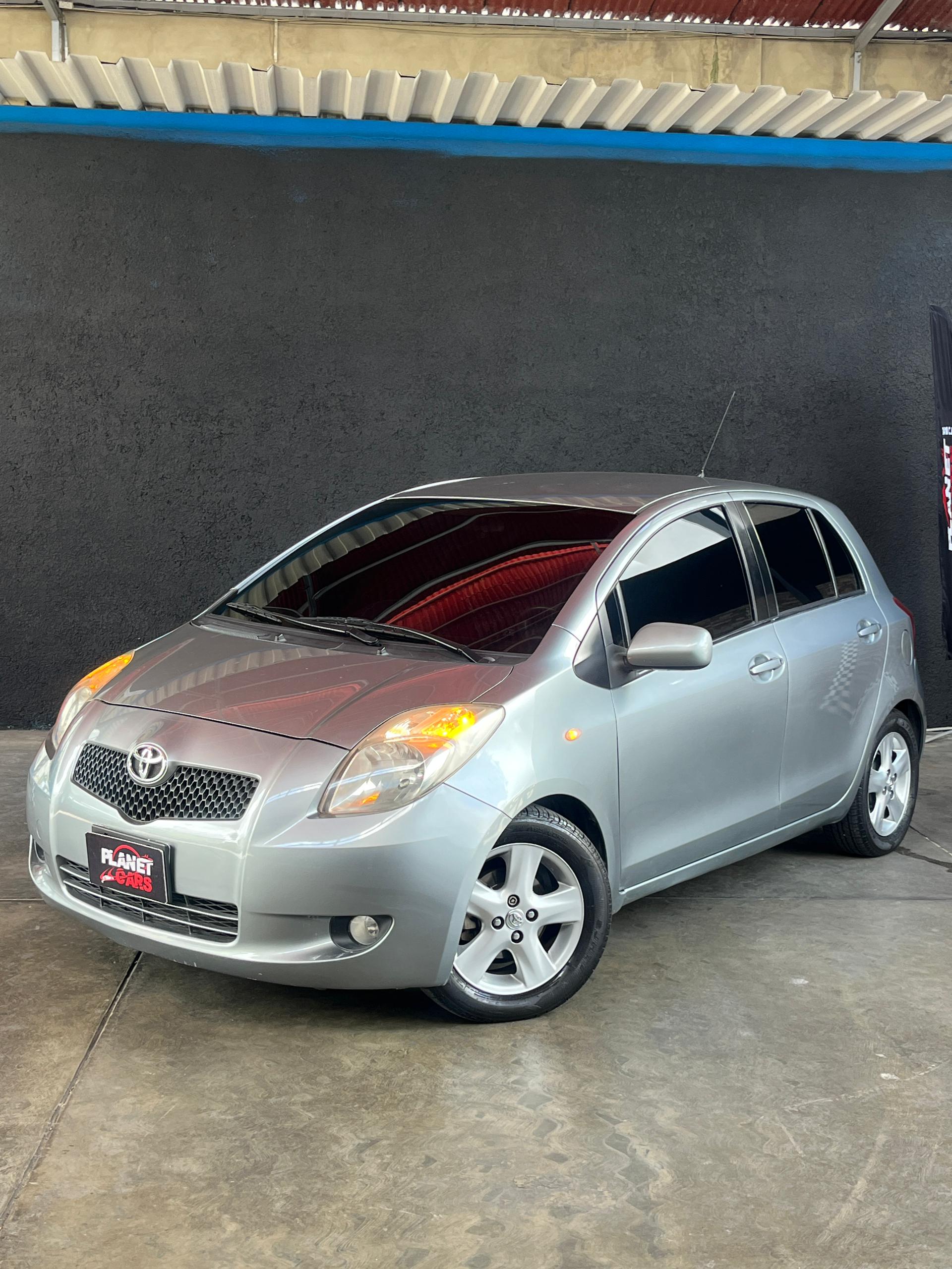 Toyota  Modelo: Yaris  Año: 2006