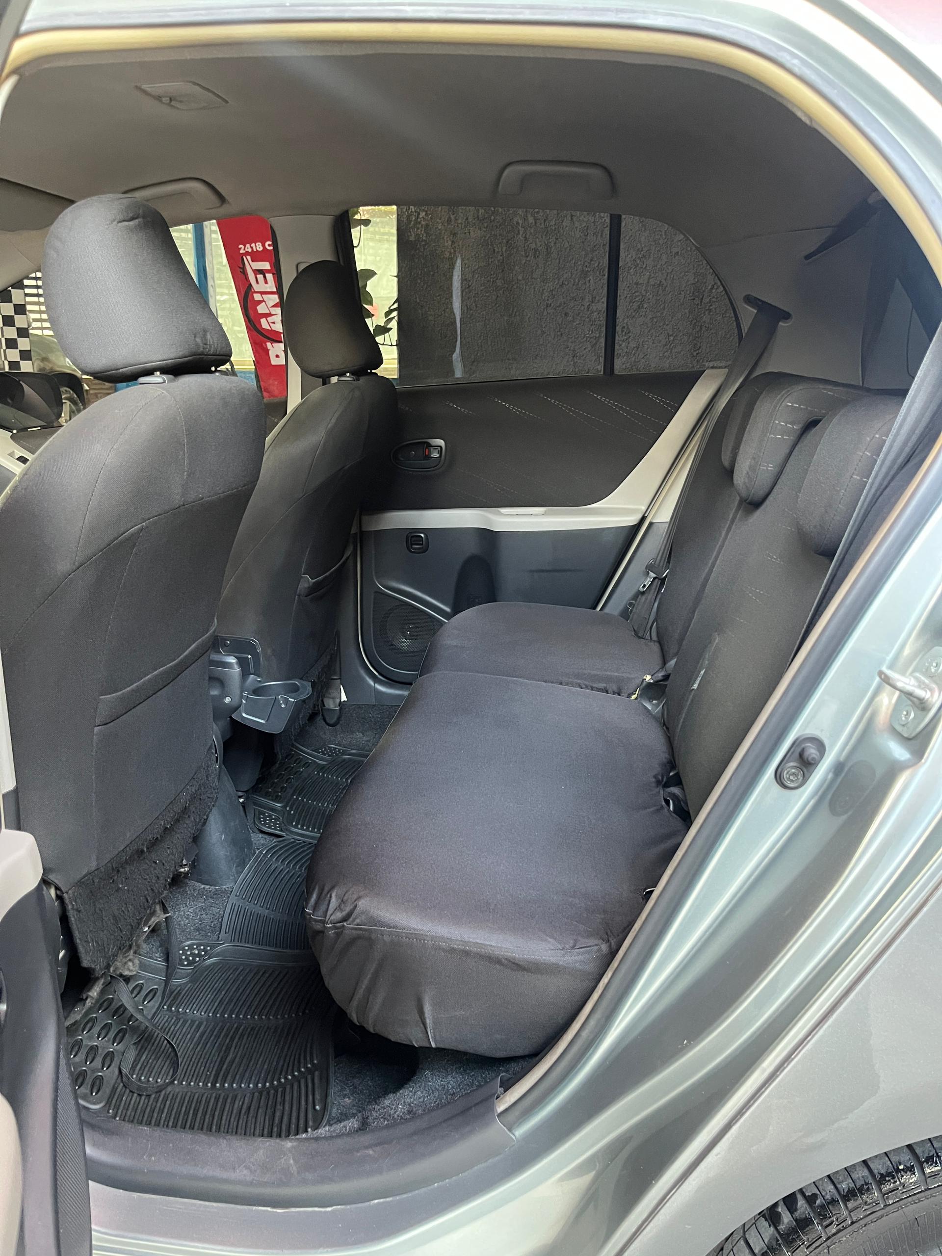 Toyota  Modelo: Yaris  Año: 2006