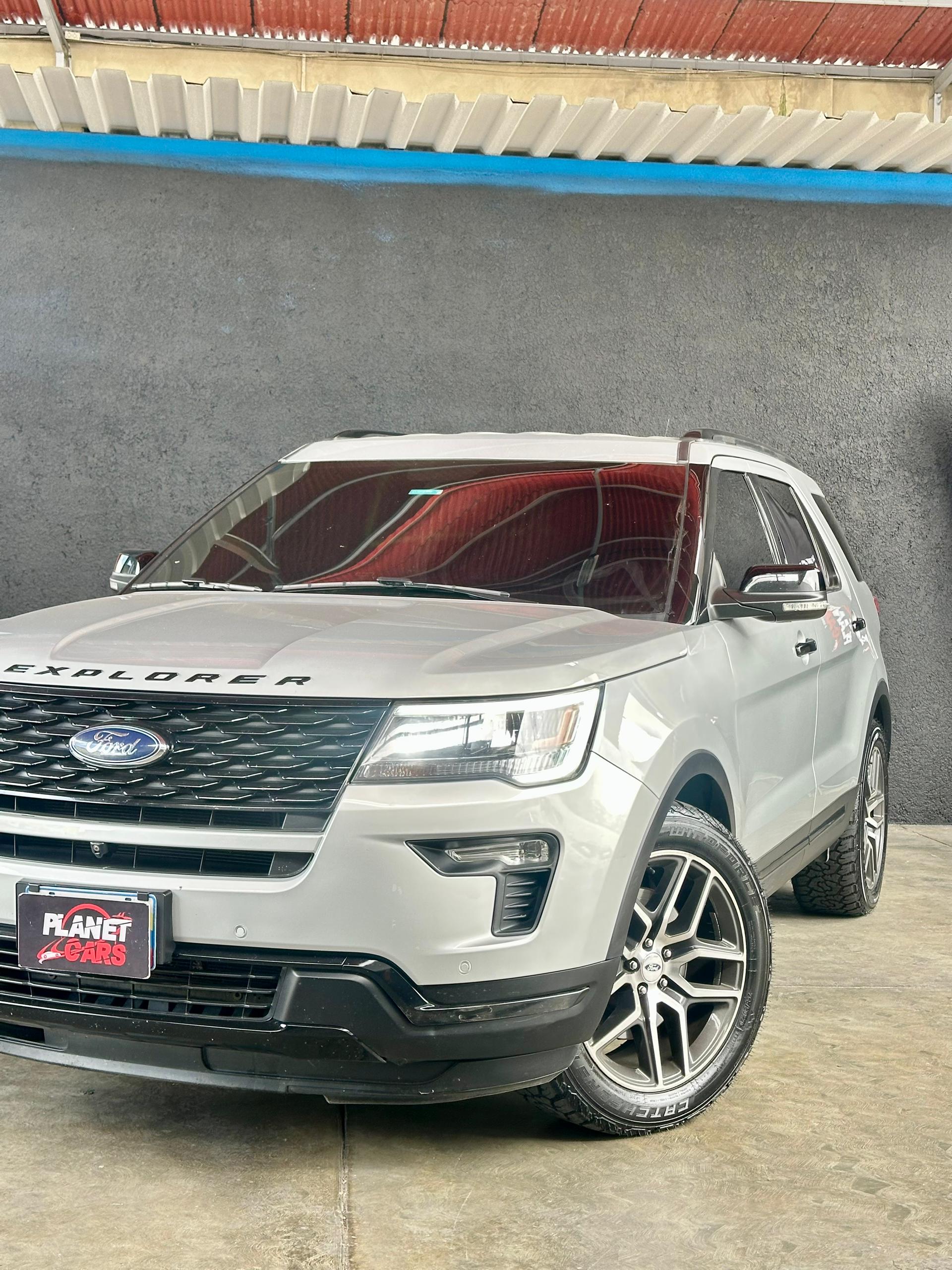 Marca:Ford  ▫Modelo:Explorer  ▫Año:2019