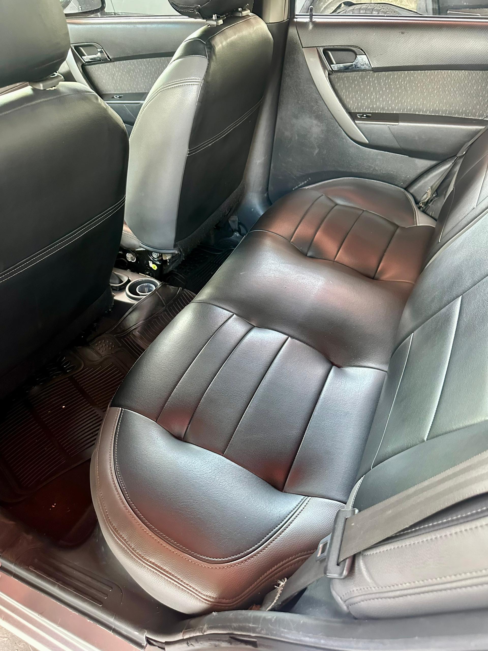 Marca: Chevrolet  Modelo: Aveo LT  Año: 2013