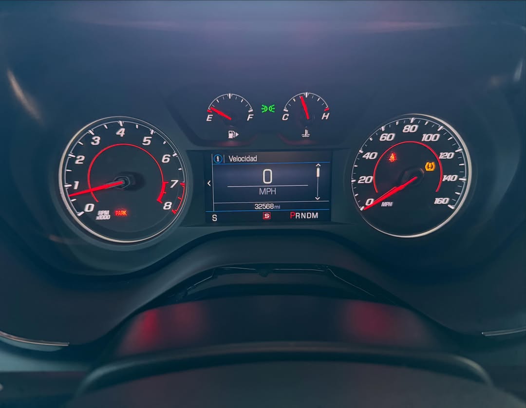 Chevrolet Camaro V6 2021