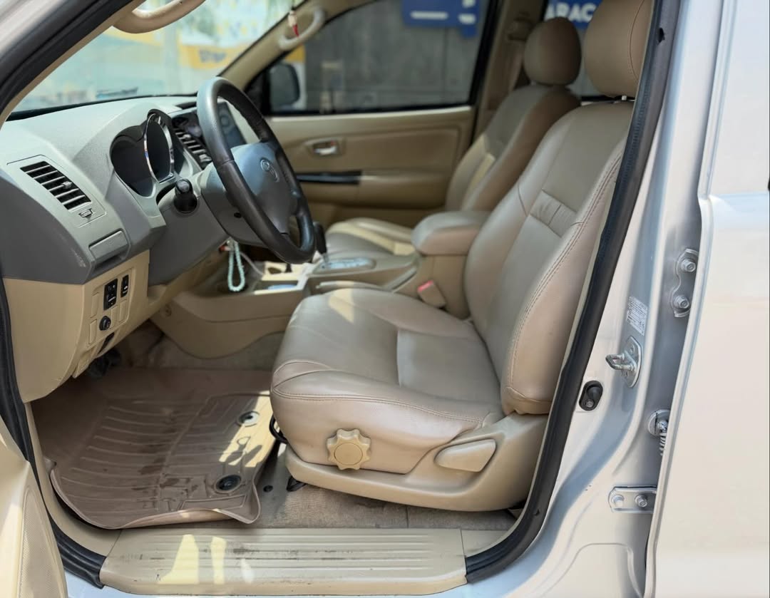 Privado: Toyota Fortuner 2011