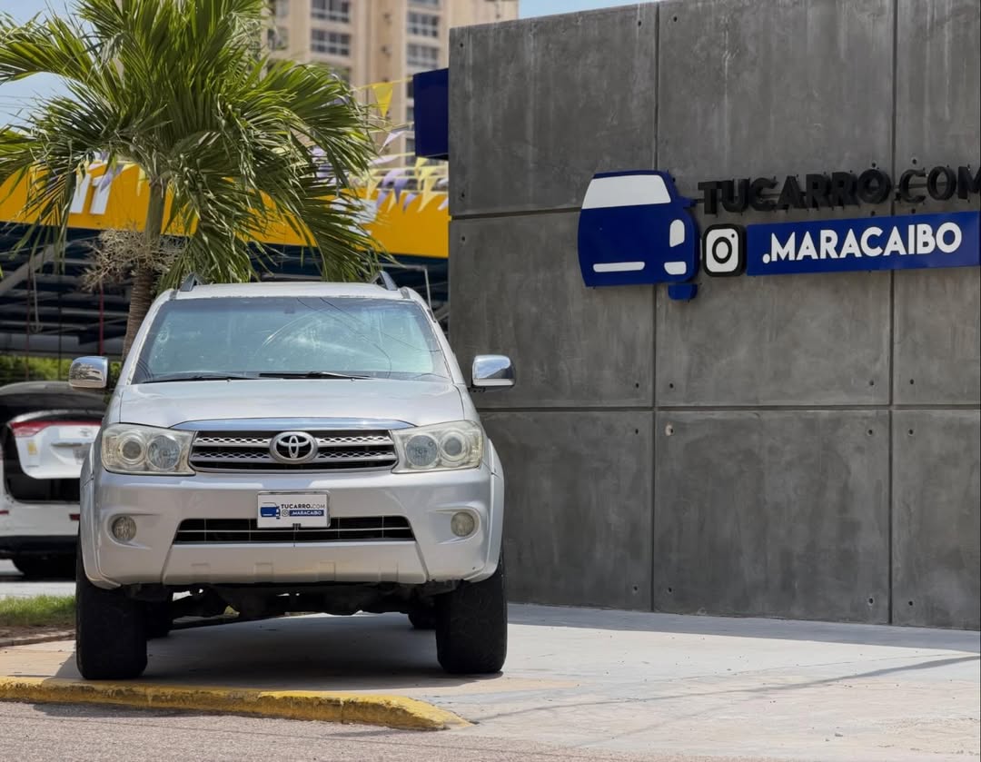 Privado: Toyota Fortuner 2011