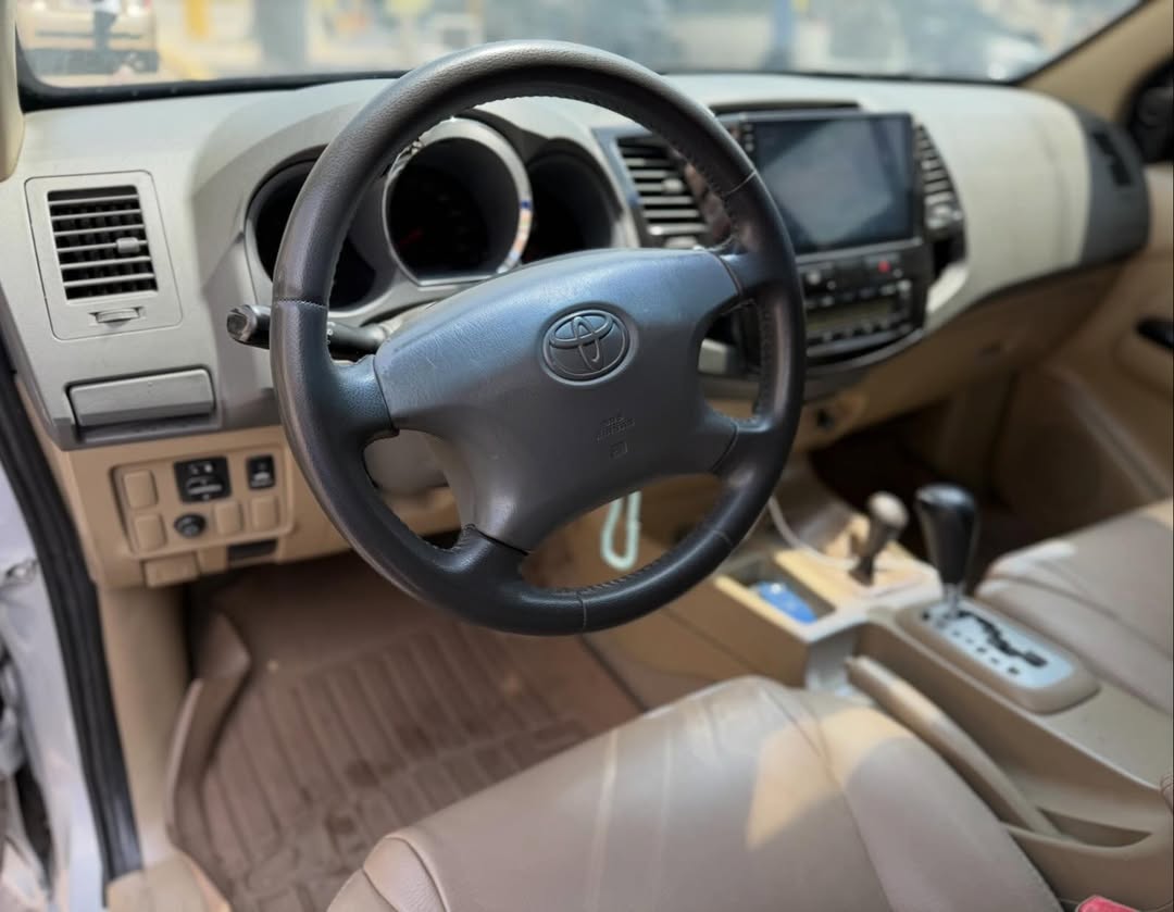 Privado: Toyota Fortuner 2011