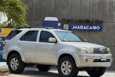 Privado: Toyota Fortuner 2011