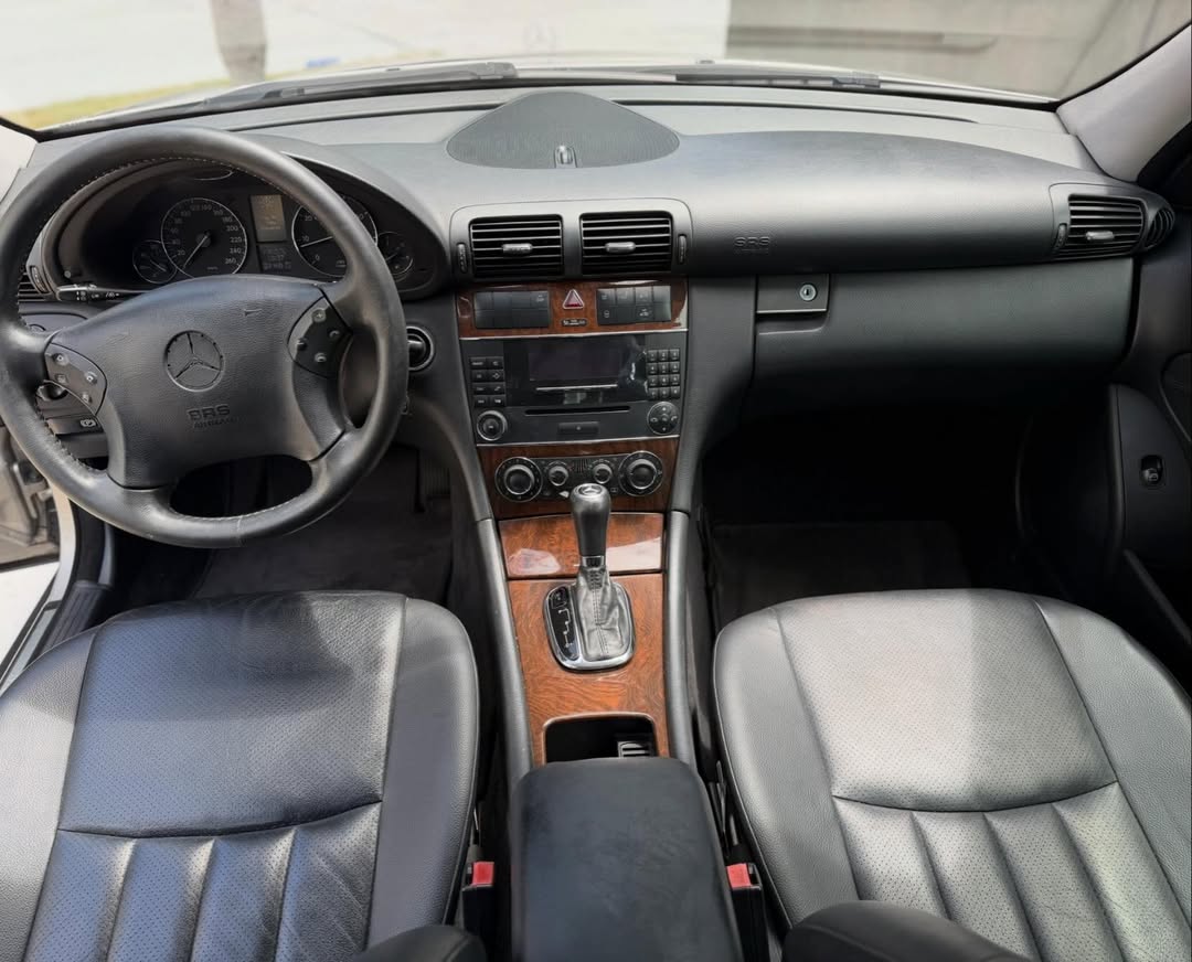 Mercedes Benz C200K  2026