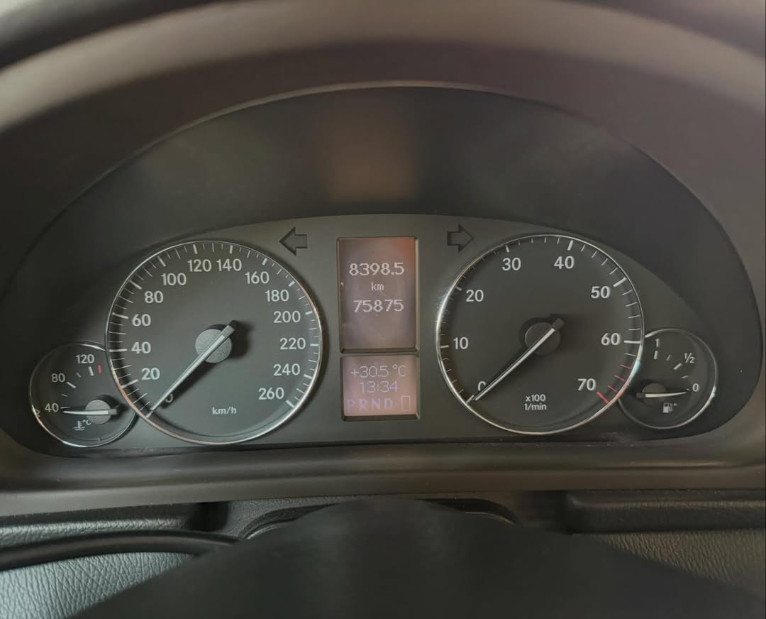 Mercedes Benz C200K  2026