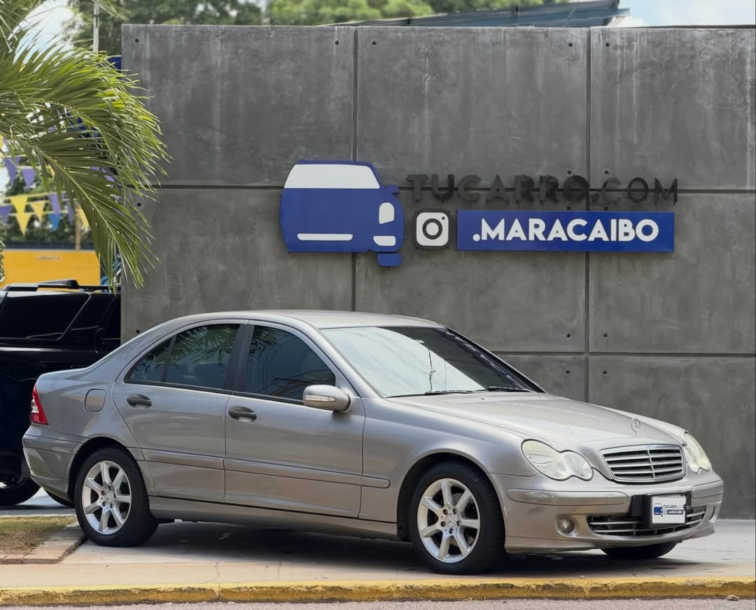Mercedes Benz C200K  2026