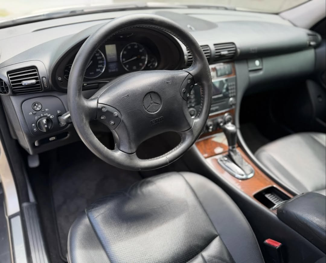 Mercedes Benz C200K  2026