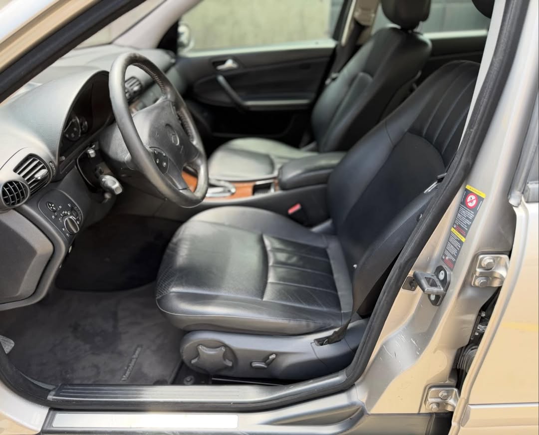 Mercedes Benz C200K  2026