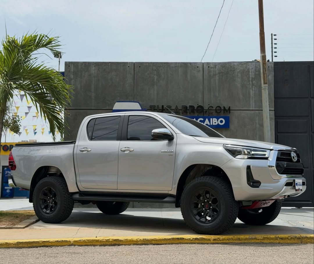 Toyota Hilux V6 2025 Único Dueño