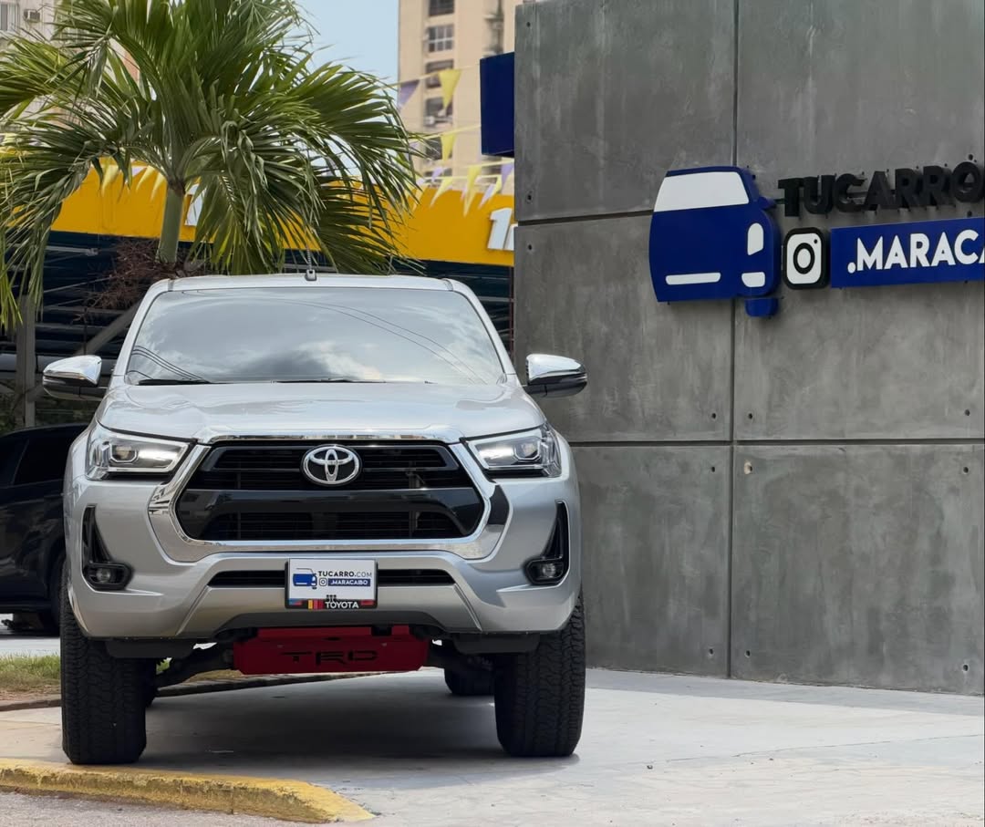 Toyota Hilux V6 2025 Único Dueño
