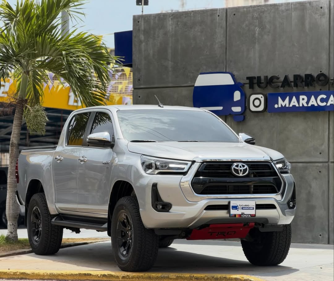 Toyota Hilux V6 2025 Único Dueño