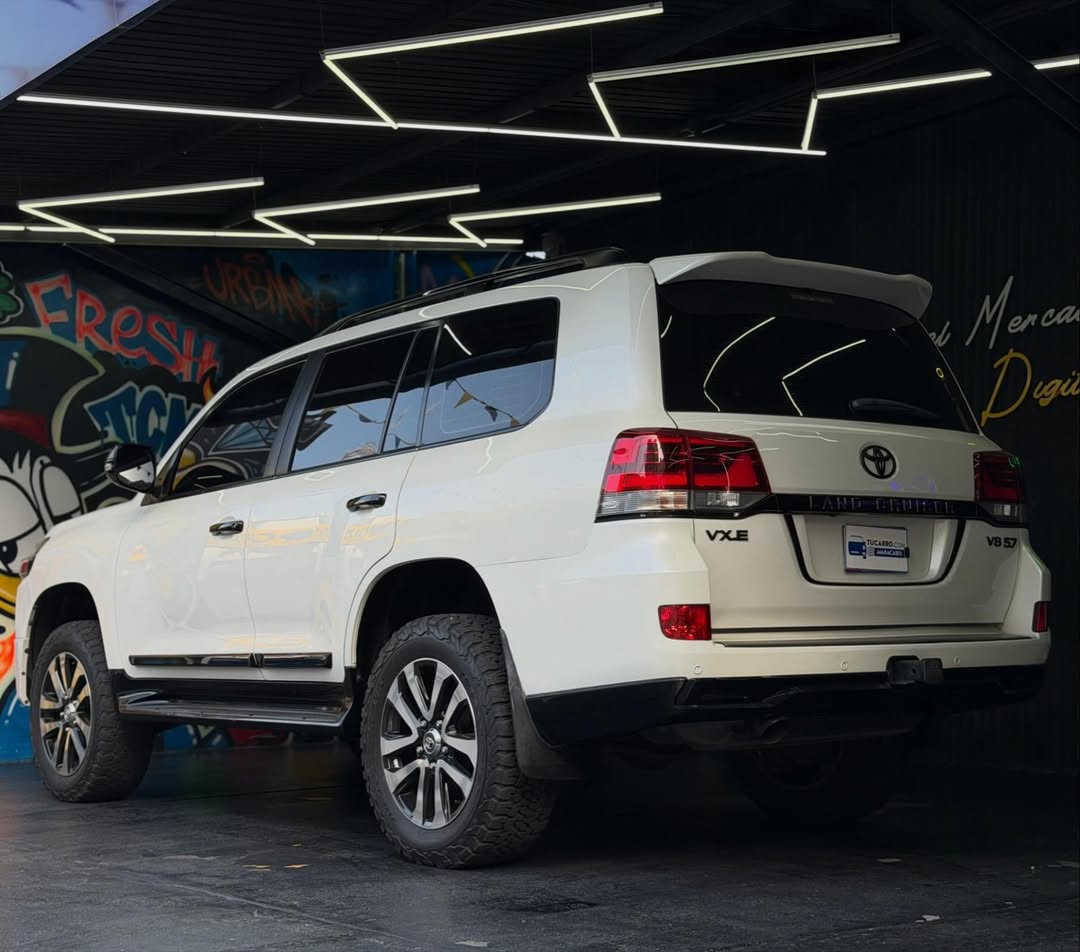 Toyota Land Cruiser  VXR 2016