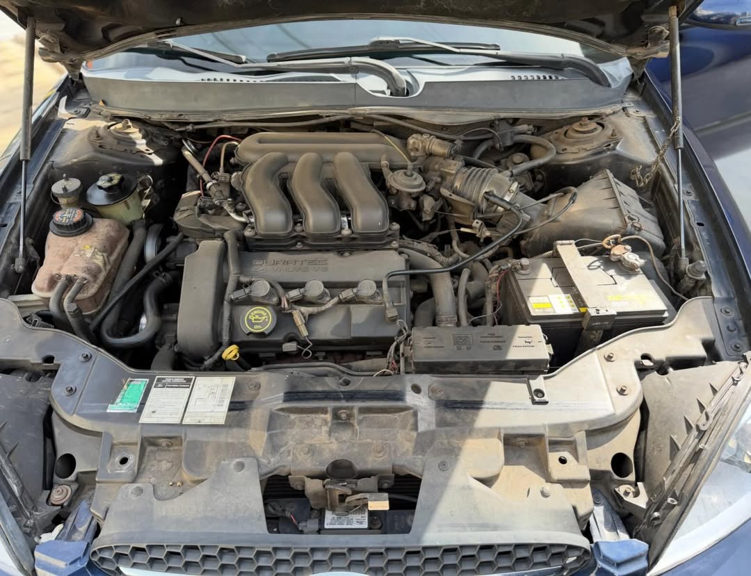 Privado: Ford Taurus 2000