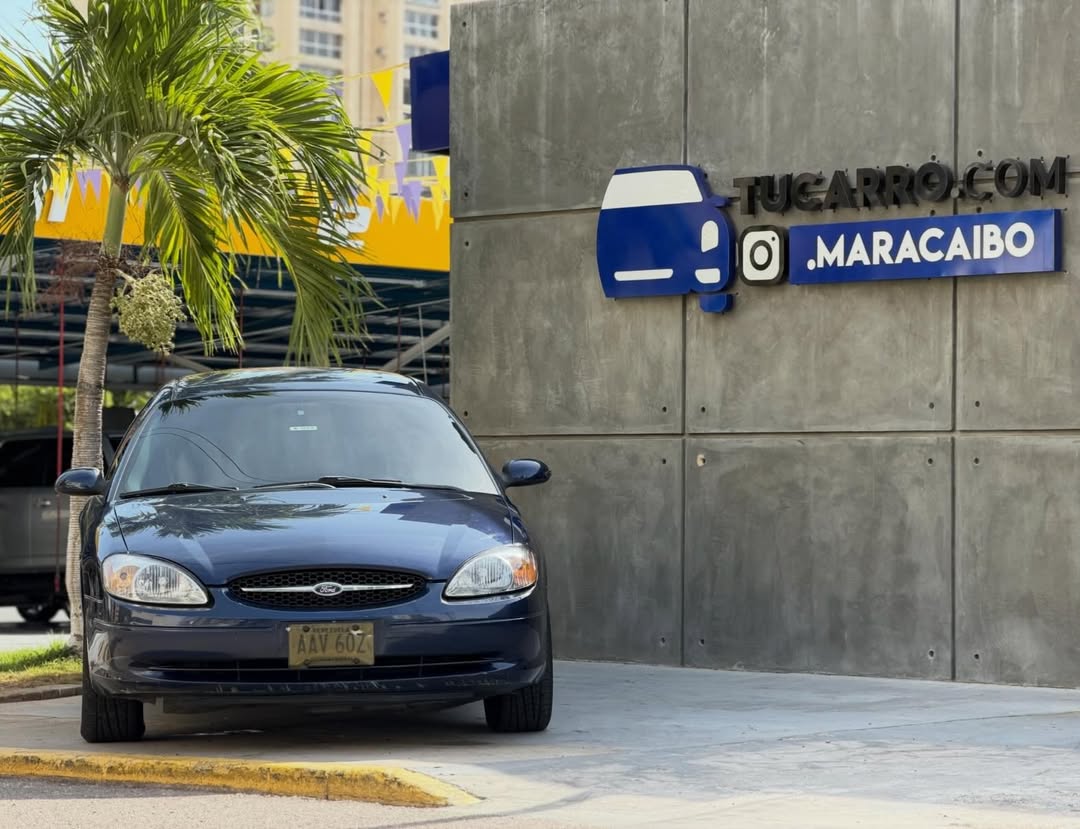 Privado: Ford Taurus 2000