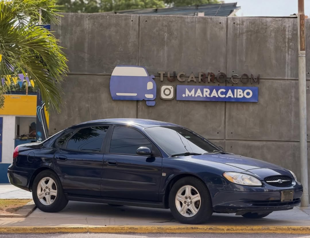 Privado: Ford Taurus 2000