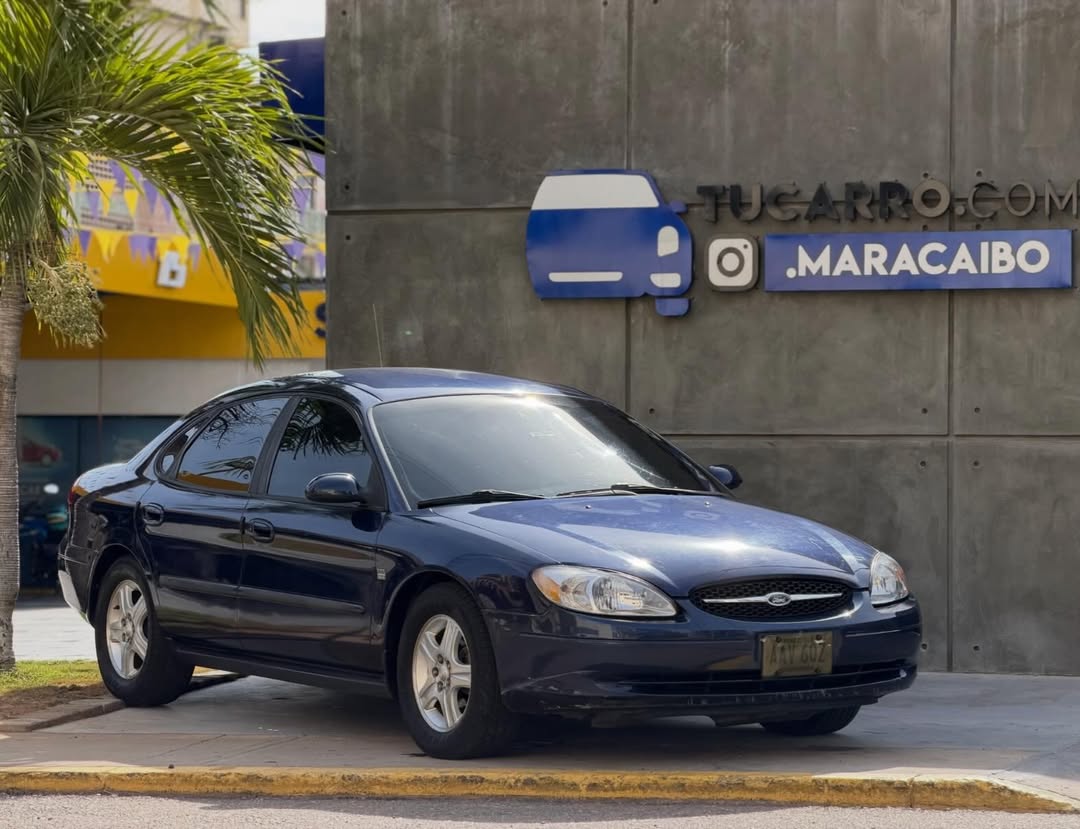 Privado: Ford Taurus 2000