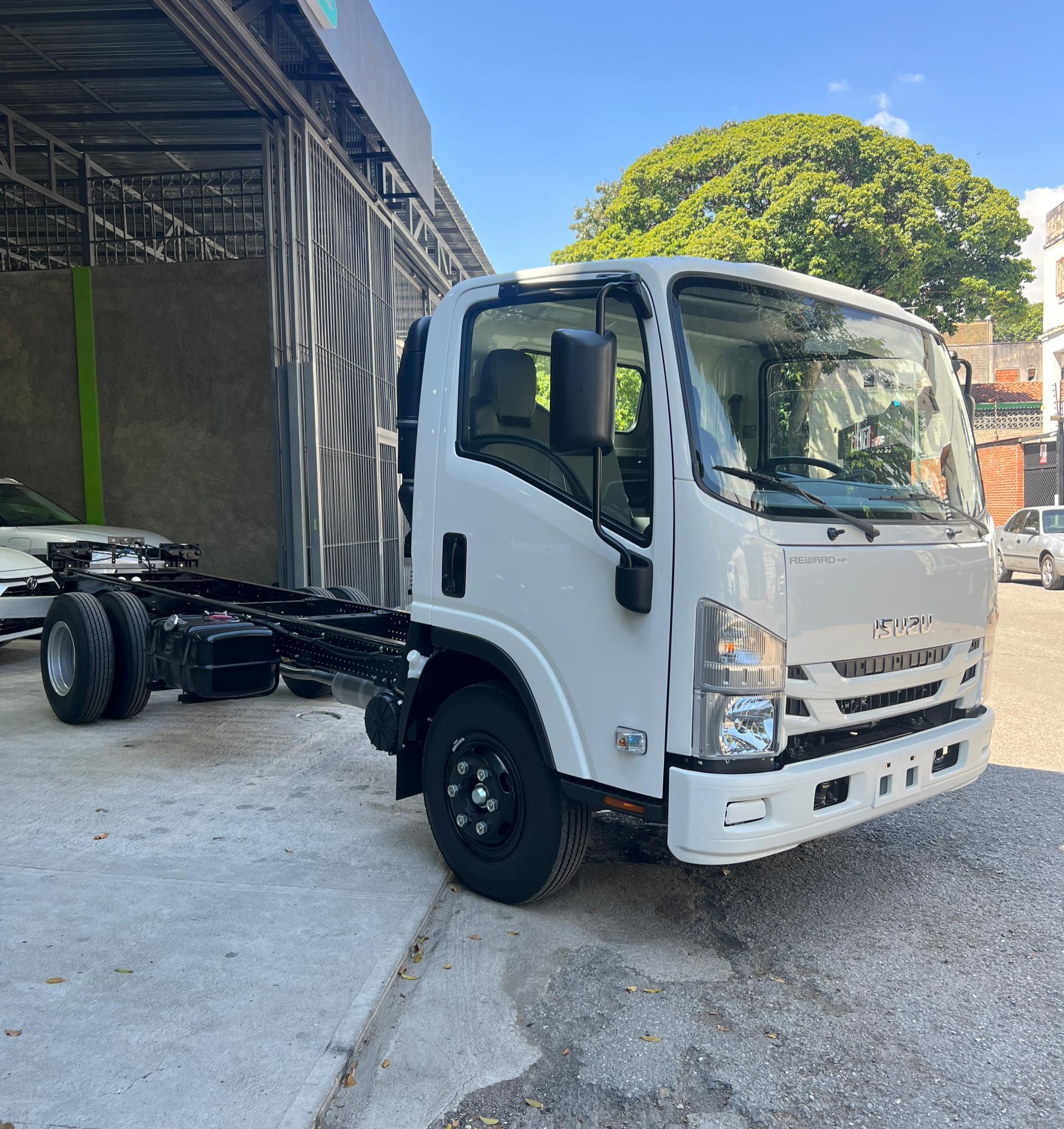 Isuzu Reward-np 2026