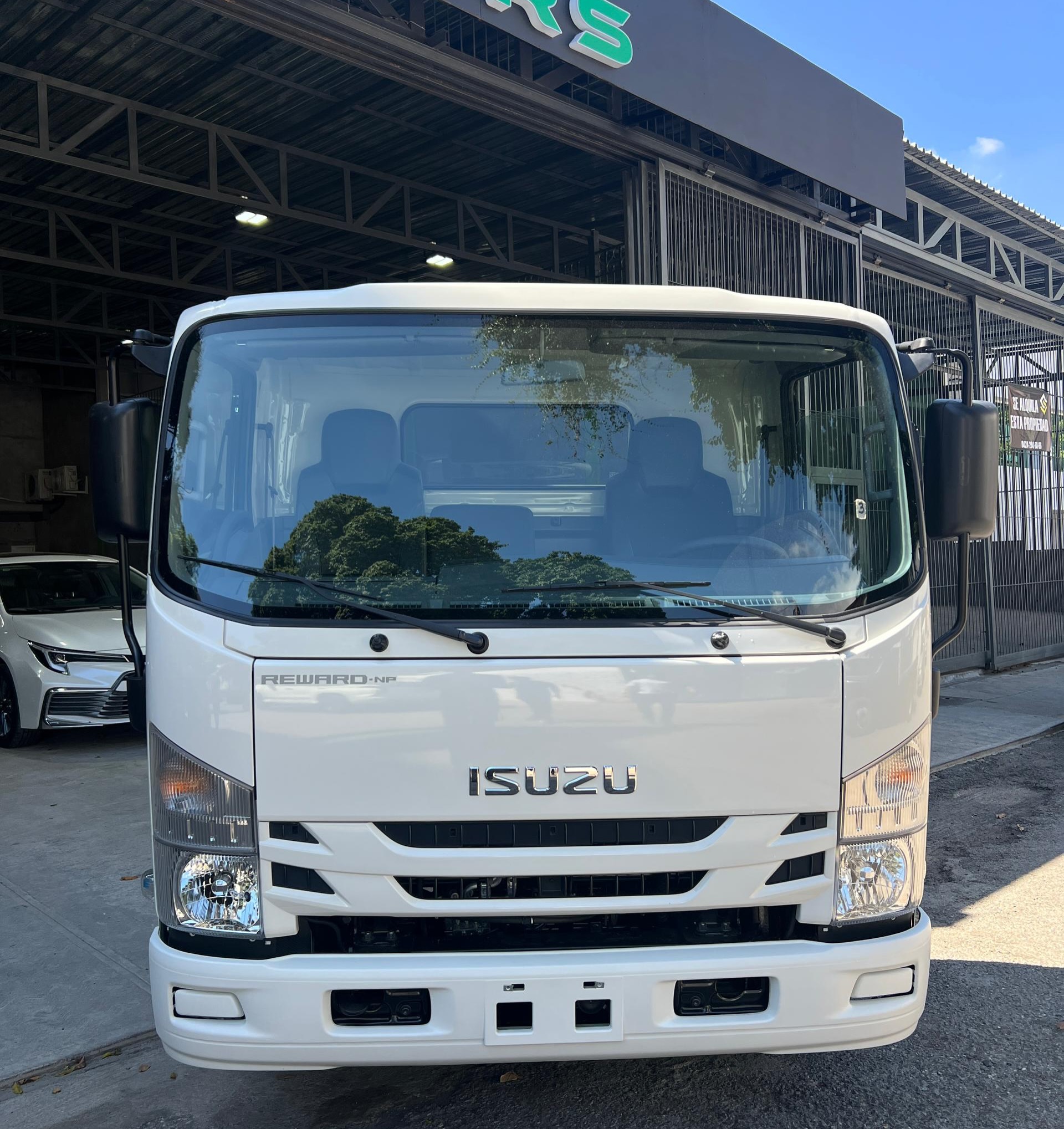 Isuzu Reward-np 2026