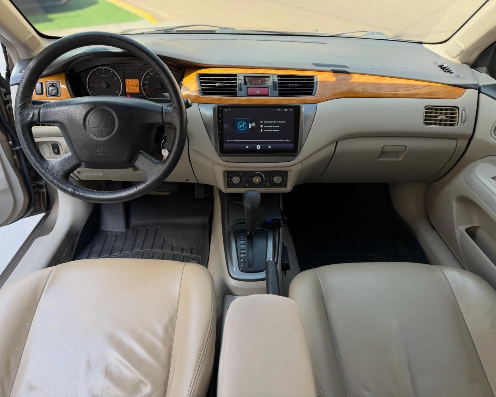 MITSUBISHI TOURING 2.0 2011