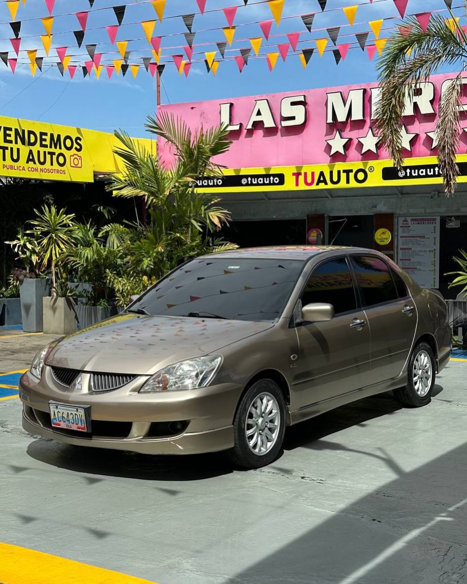 Mitsubishi Touring 2011