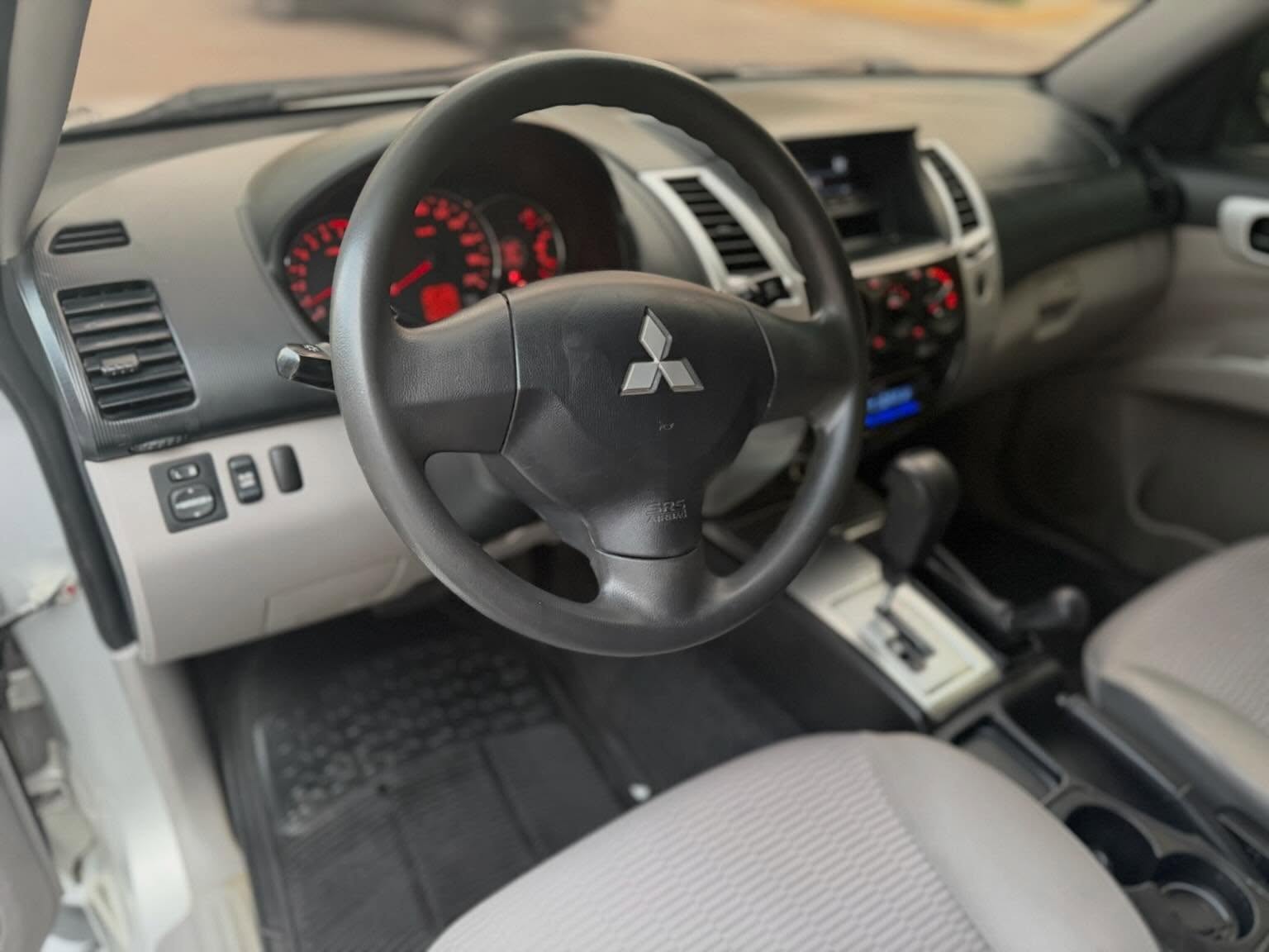 Mitsubishi Montero 2015
