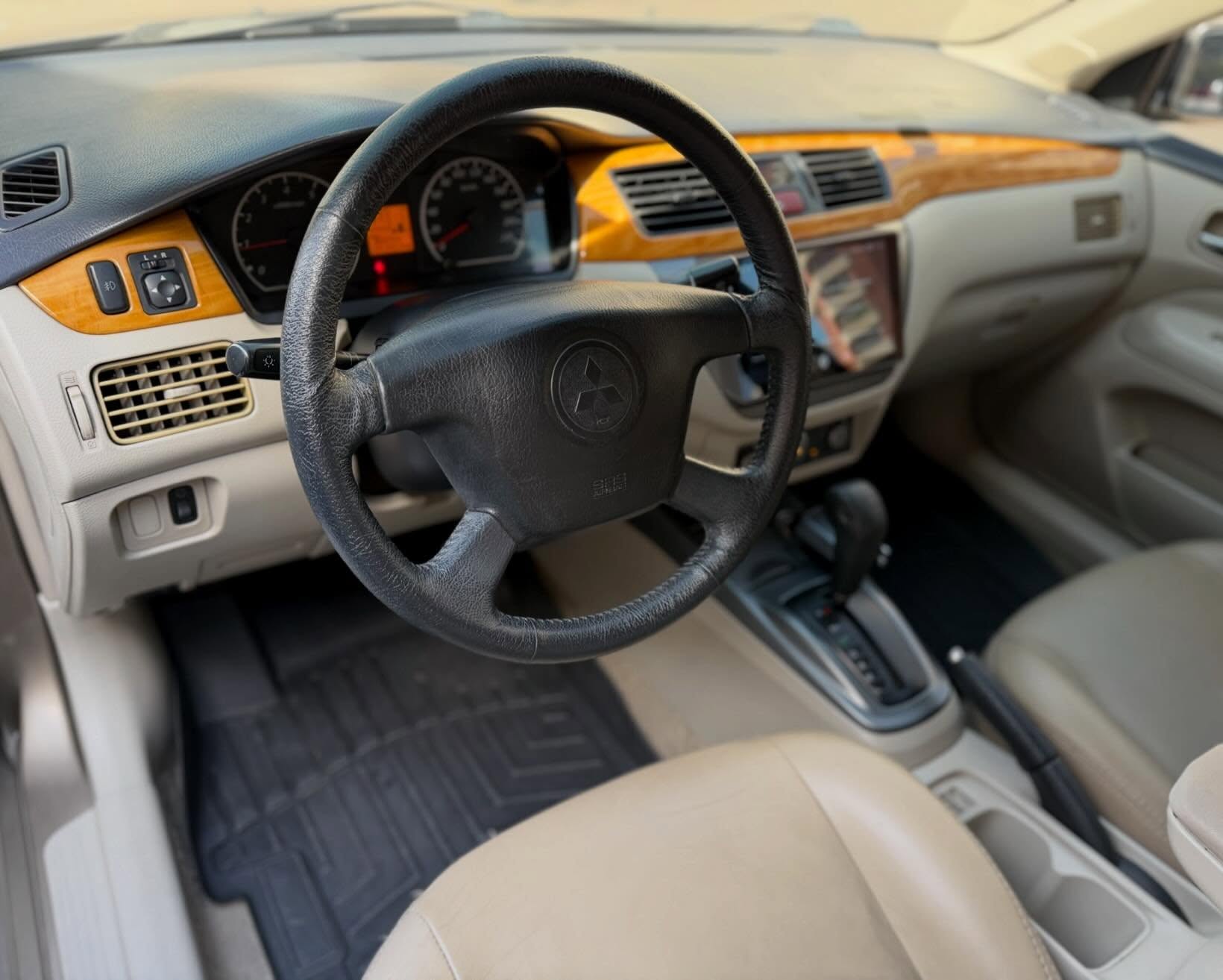 MITSUBISHI TOURING 2.0 2011