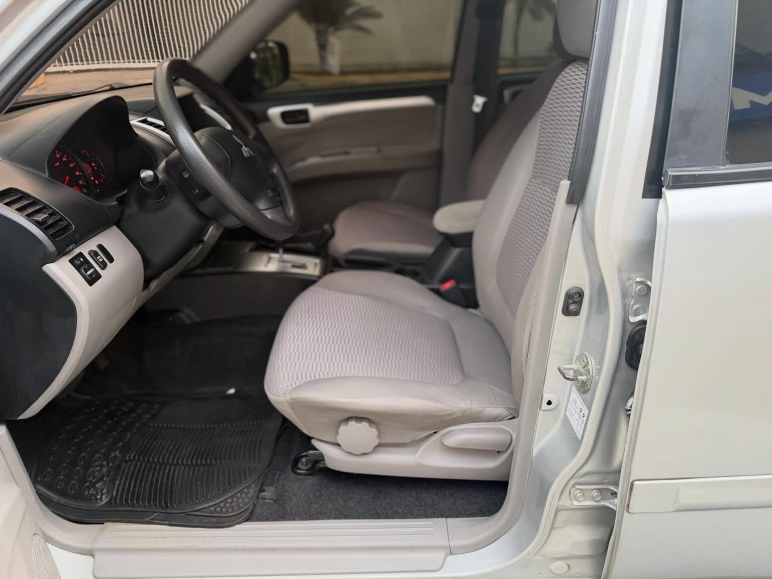 Mitsubishi Montero 2015