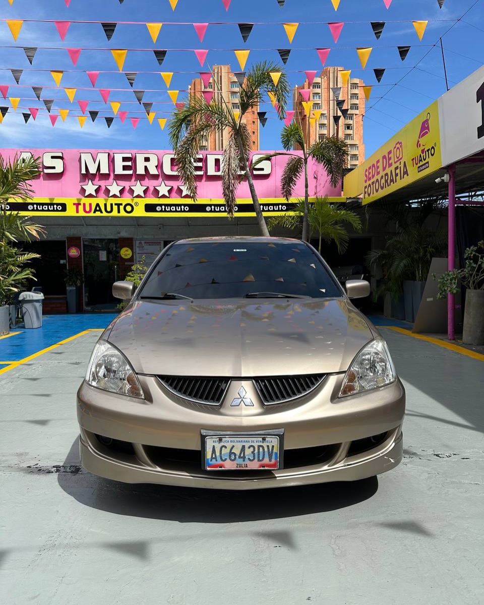 Mitsubishi Touring 2011