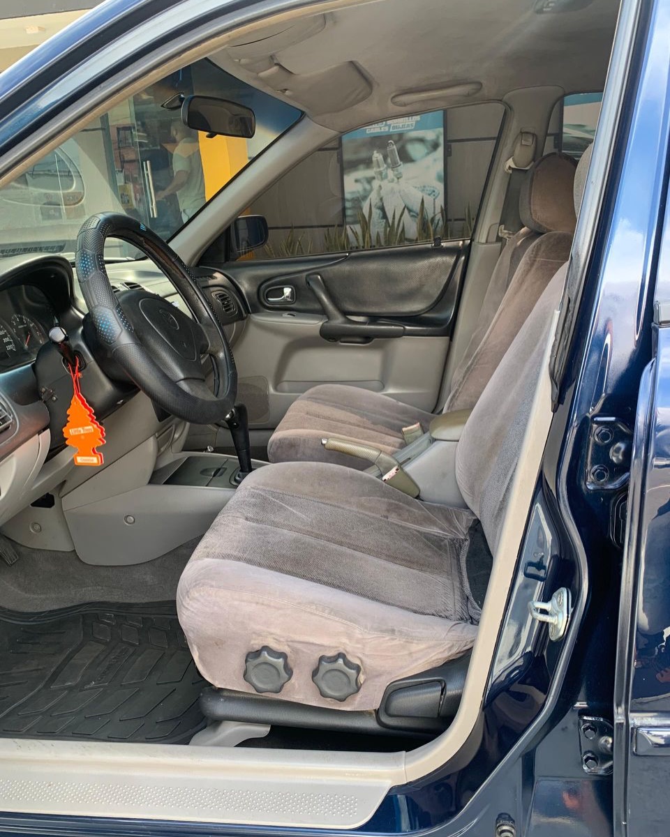 Mazda Allegro 2004