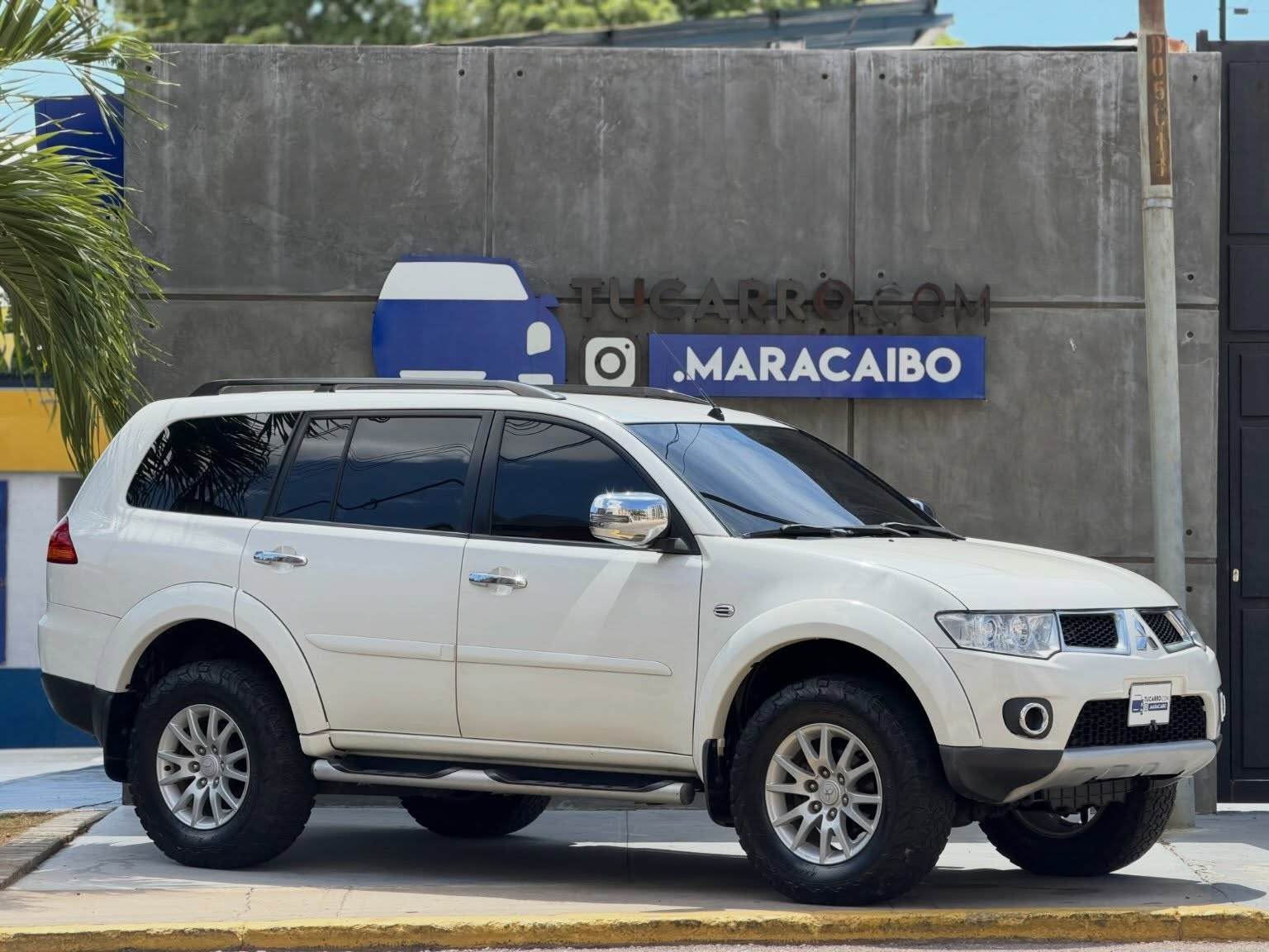 Mitsubishi Montero 2014