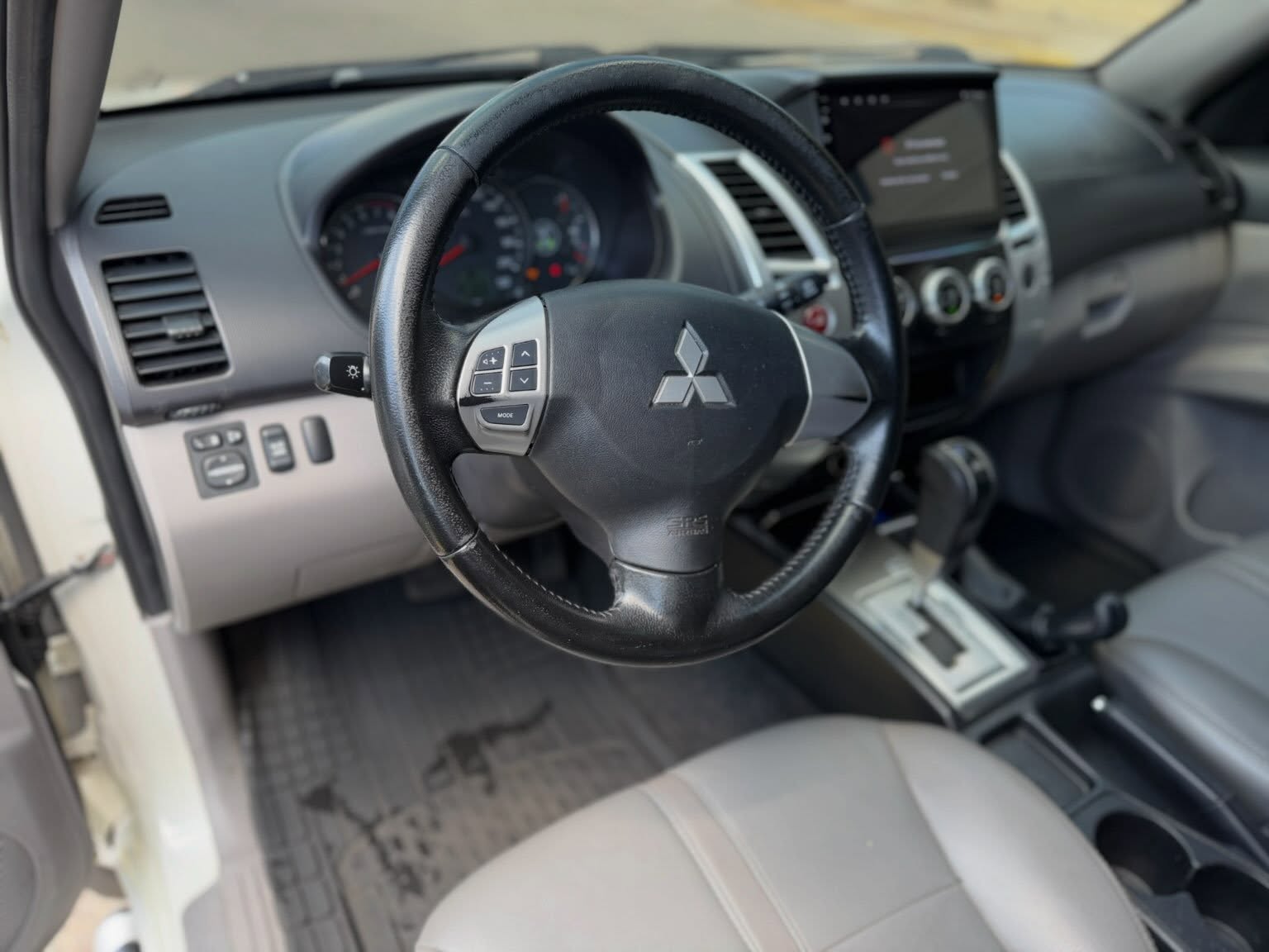Mitsubishi Montero 2014