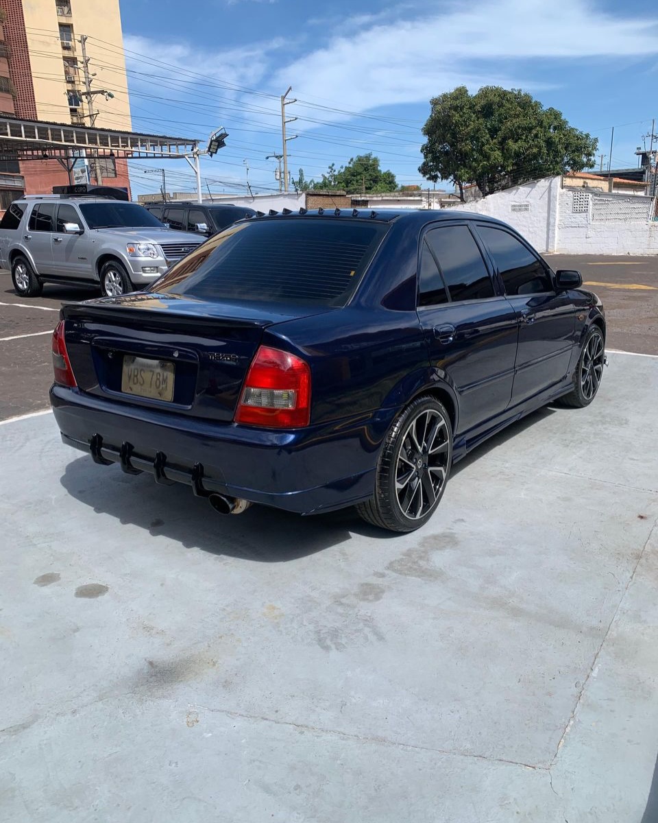Mazda Allegro 2004