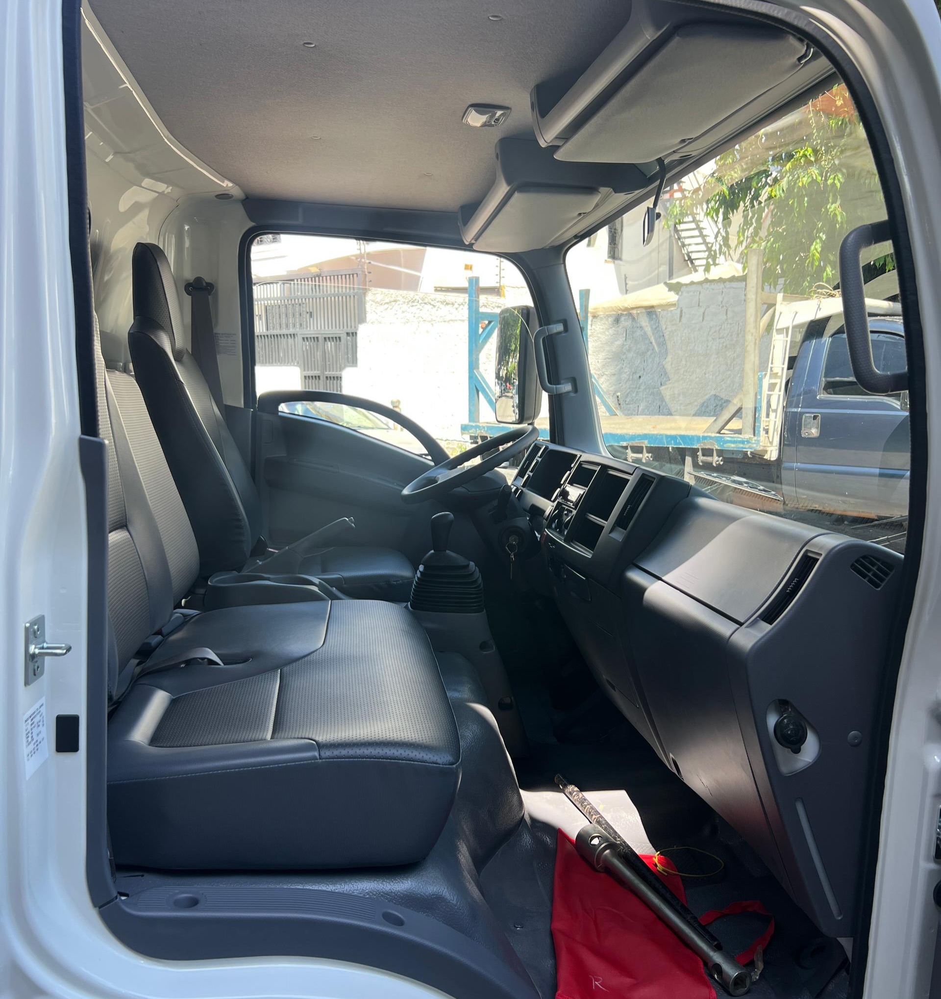 Isuzu Reward-np 2026