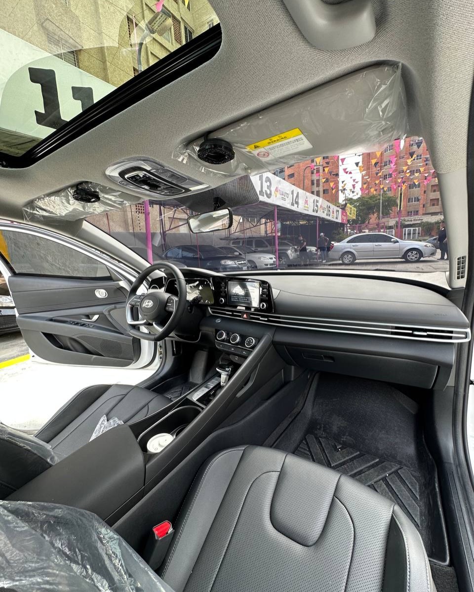 Hyundai Elantra 2025