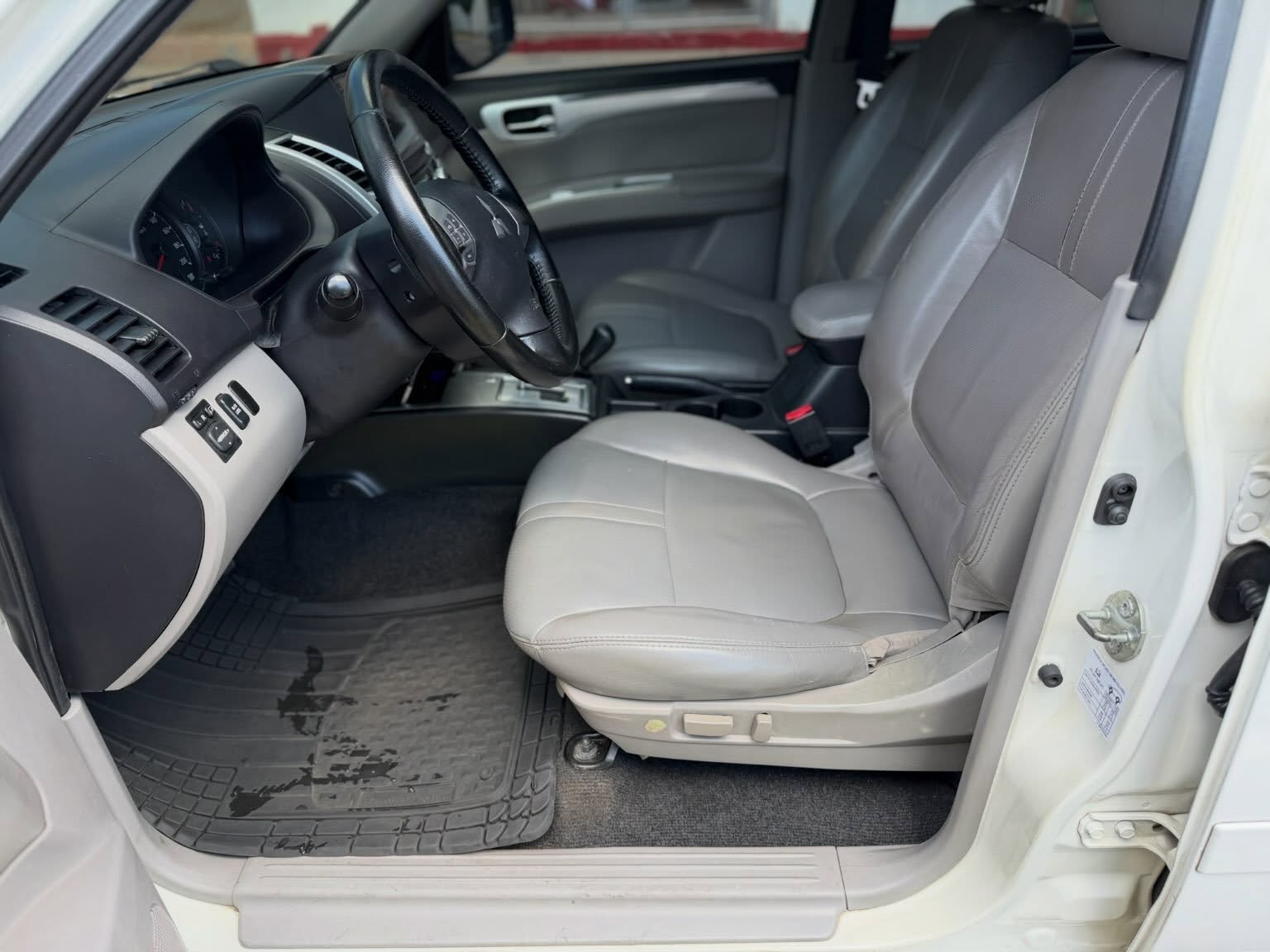 Mitsubishi Montero 2014