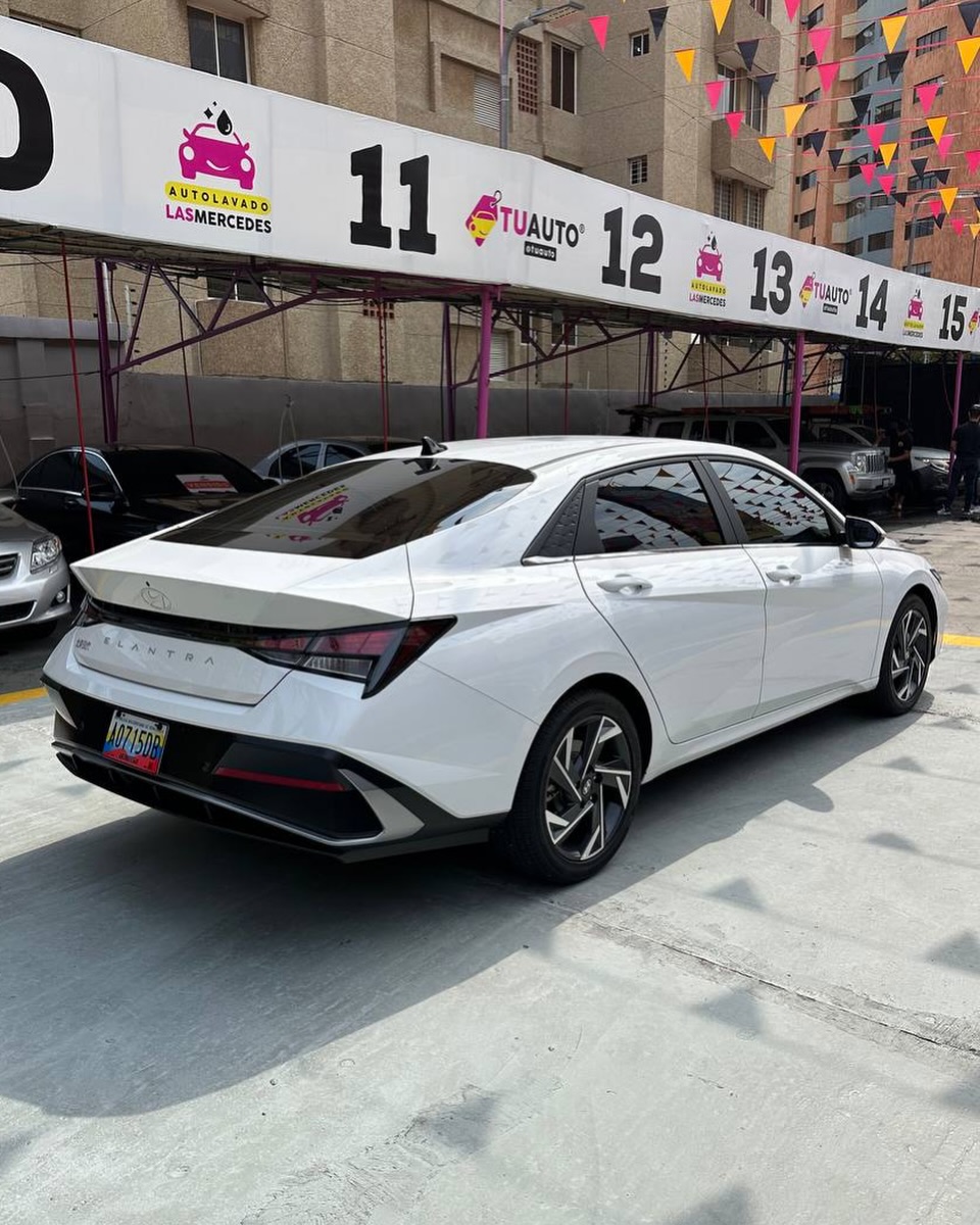 Hyundai Elantra 2025