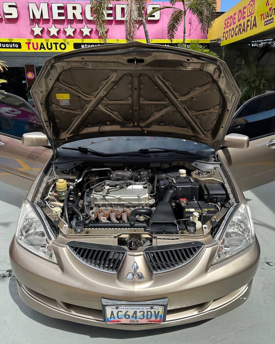 Mitsubishi Touring 2011